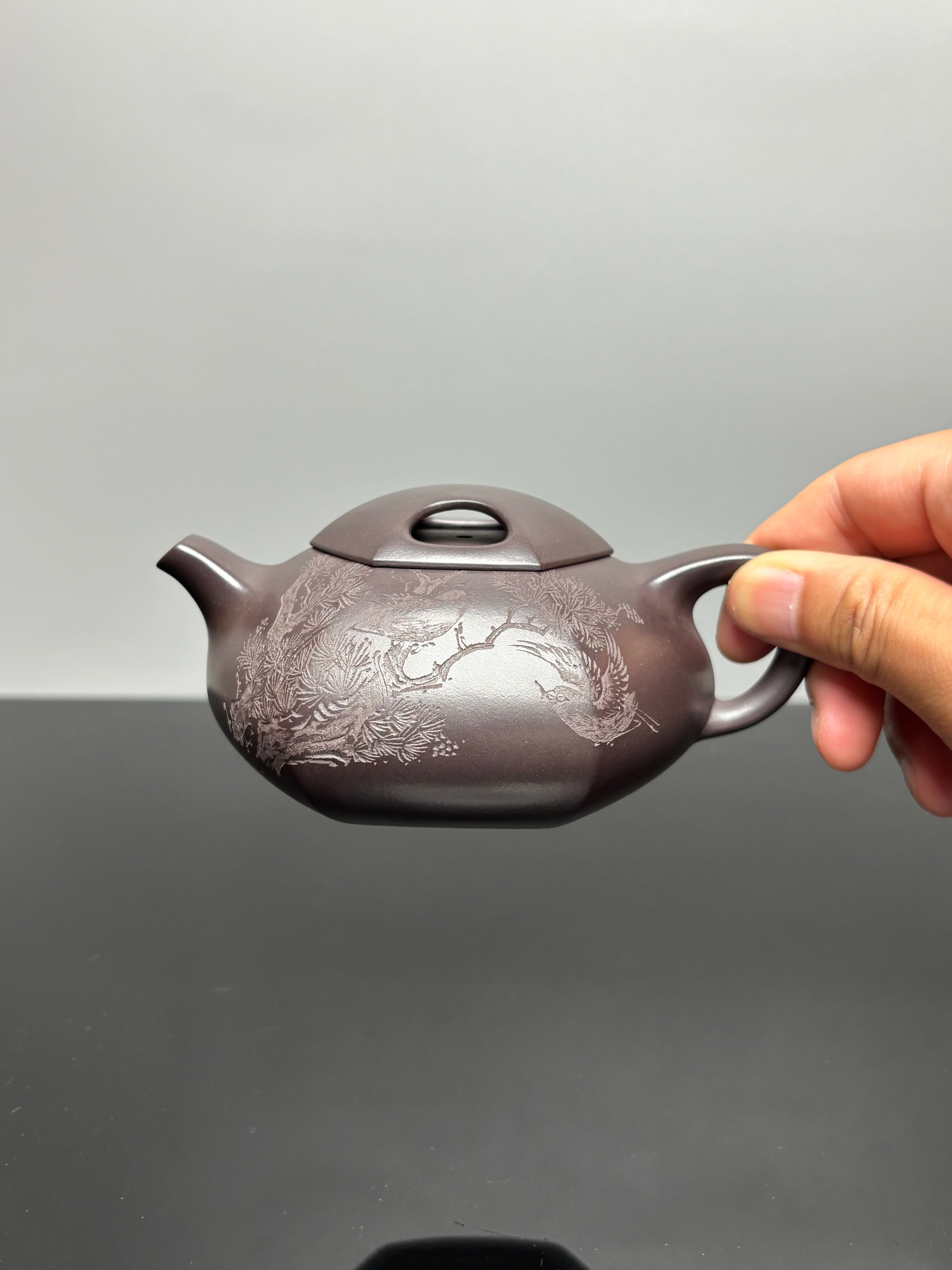 紫砂界80后方器巨匠巅峰臻品《六方牛盖壶》甄选原矿优质老紫泥·260cc，料工合一、品质顶级