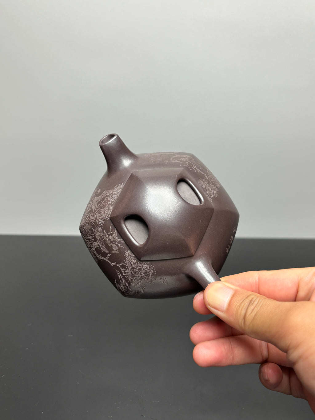 紫砂界80后方器巨匠巅峰臻品《六方牛盖壶》甄选原矿优质老紫泥·260cc，料工合一、品质顶级
