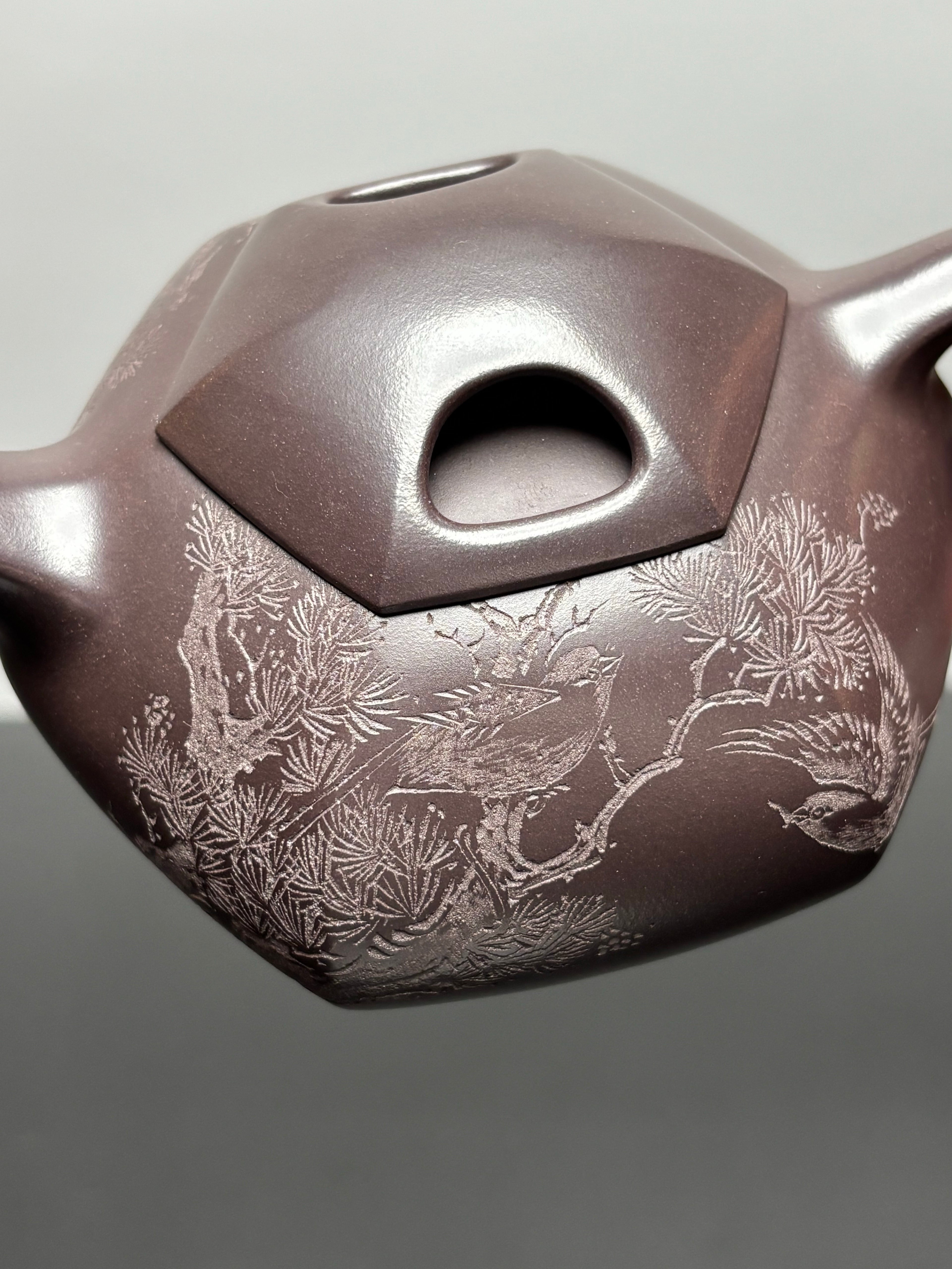 紫砂界80后方器巨匠巅峰臻品《六方牛盖壶》甄选原矿优质老紫泥·260cc，料工合一、品质顶级
