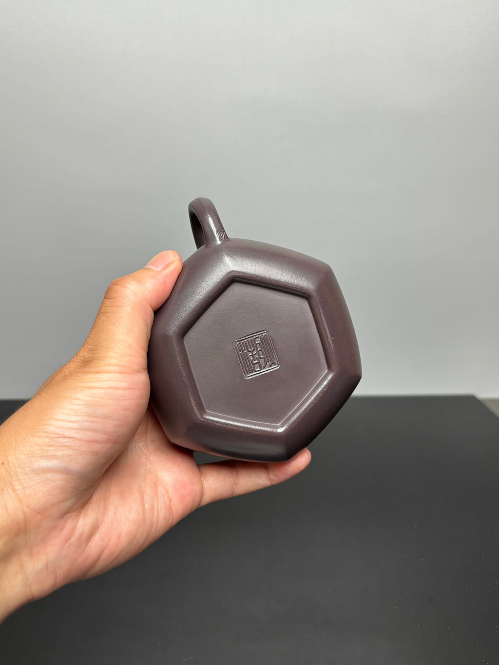 紫砂界80后方器巨匠巅峰臻品《六方牛盖壶》甄选原矿优质老紫泥·260cc，料工合一、品质顶级
