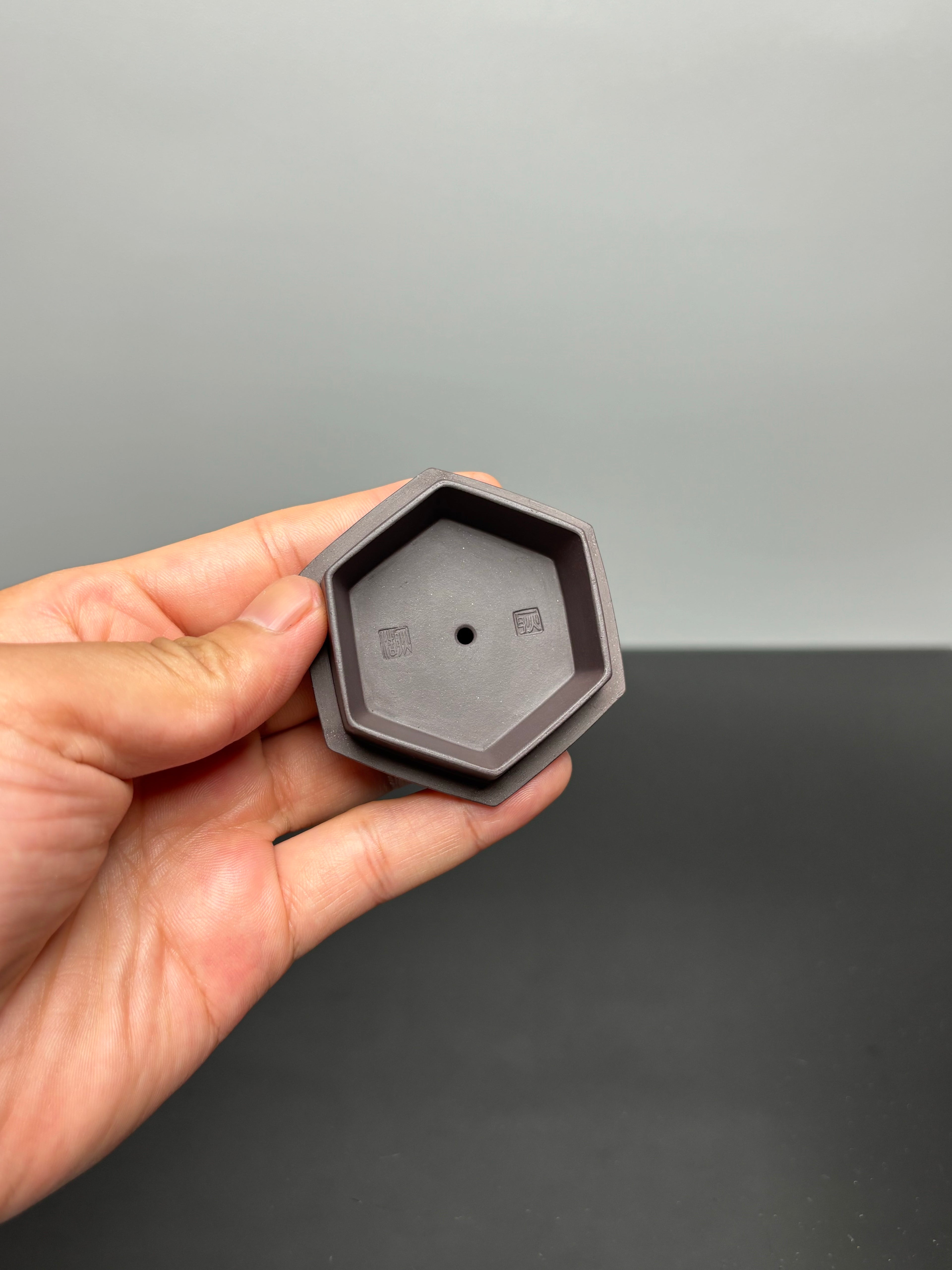 紫砂界80后方器巨匠巅峰臻品《六方牛盖壶》甄选原矿优质老紫泥·260cc，料工合一、品质顶级