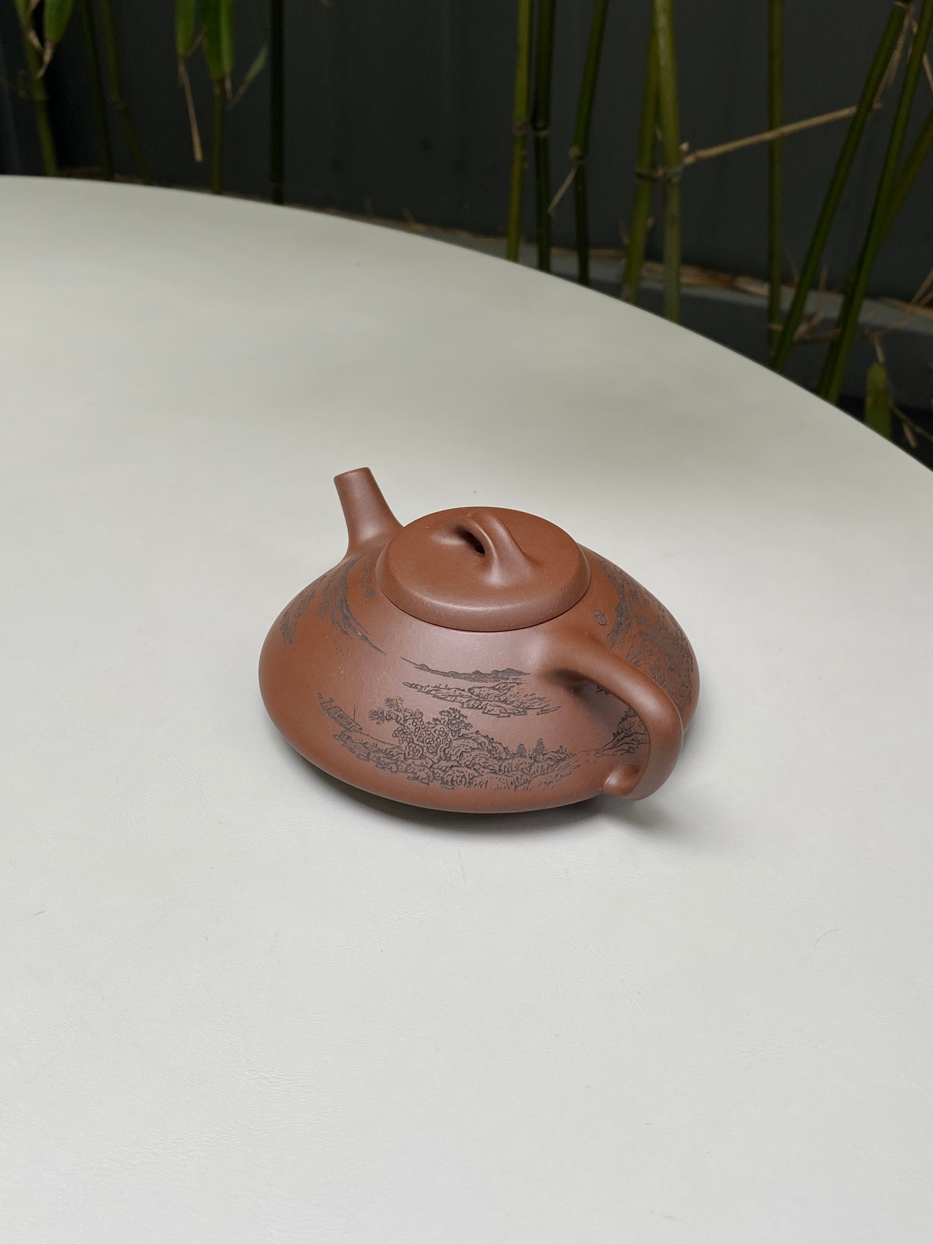 宏林山水·礼藏尊荣｜陈宏林大师传世巅峰臻品【合瓢】——原矿优质底槽清·110cc ——紫砂山水陶刻天花板·陈宏林亲工
