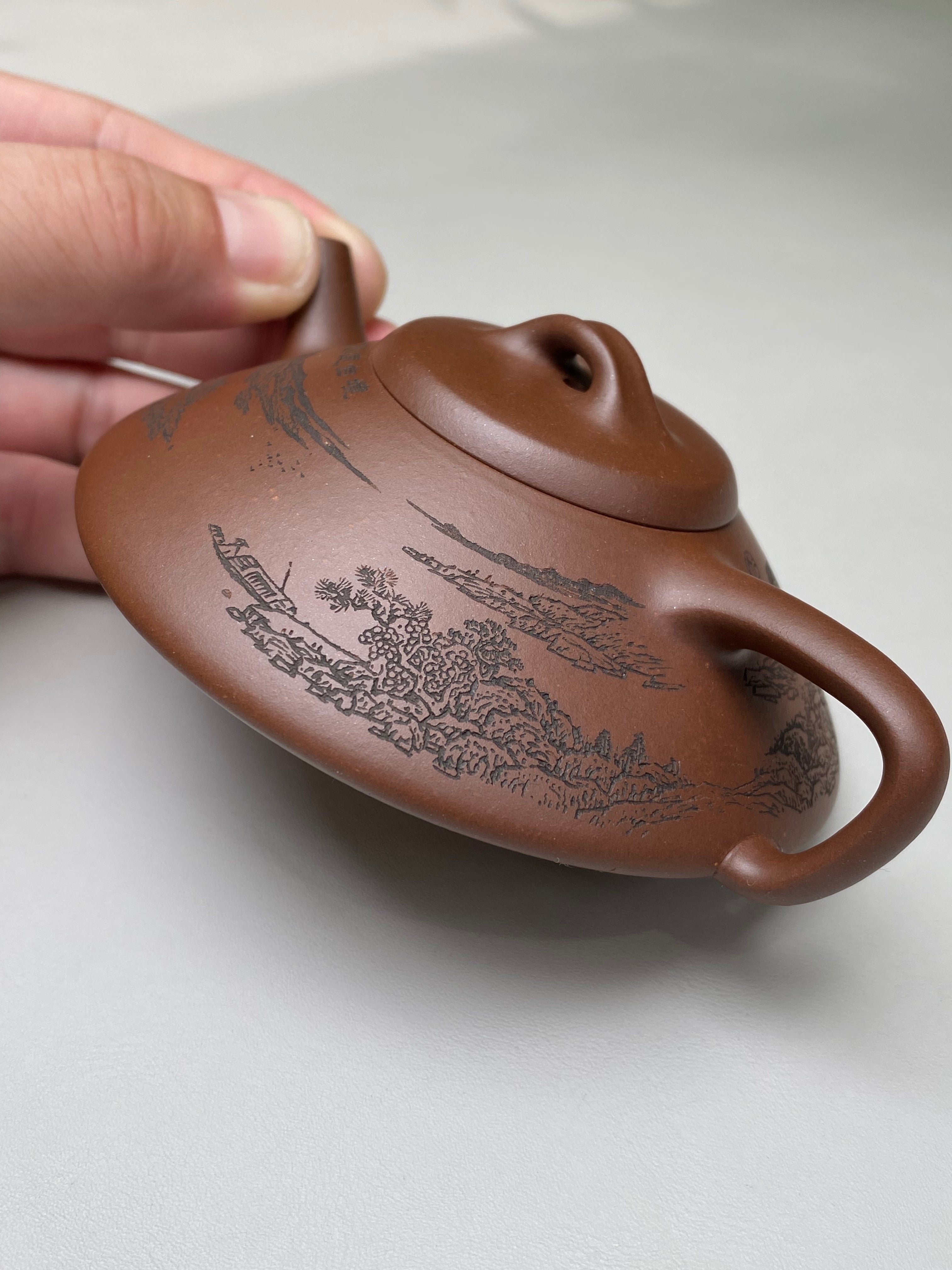 宏林山水·礼藏尊荣｜陈宏林大师传世巅峰臻品【合瓢】——原矿优质底槽清·110cc ——紫砂山水陶刻天花板·陈宏林亲工