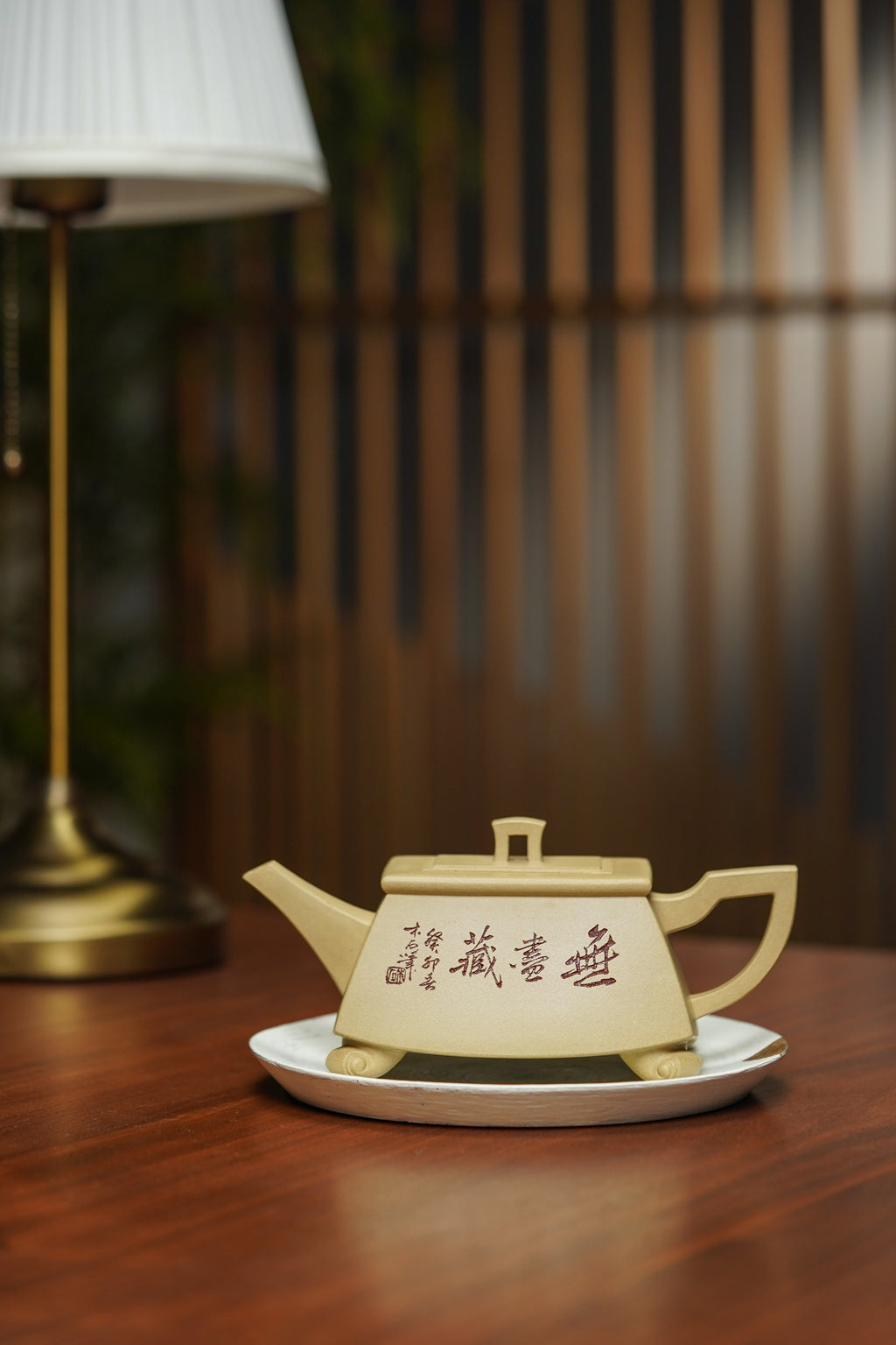 中国紫砂界陶刻巨匠·周伯其(木石）大师刻绘代表作钟馗图《四方祥云壶》——原矿优质本山绿泥·350cc