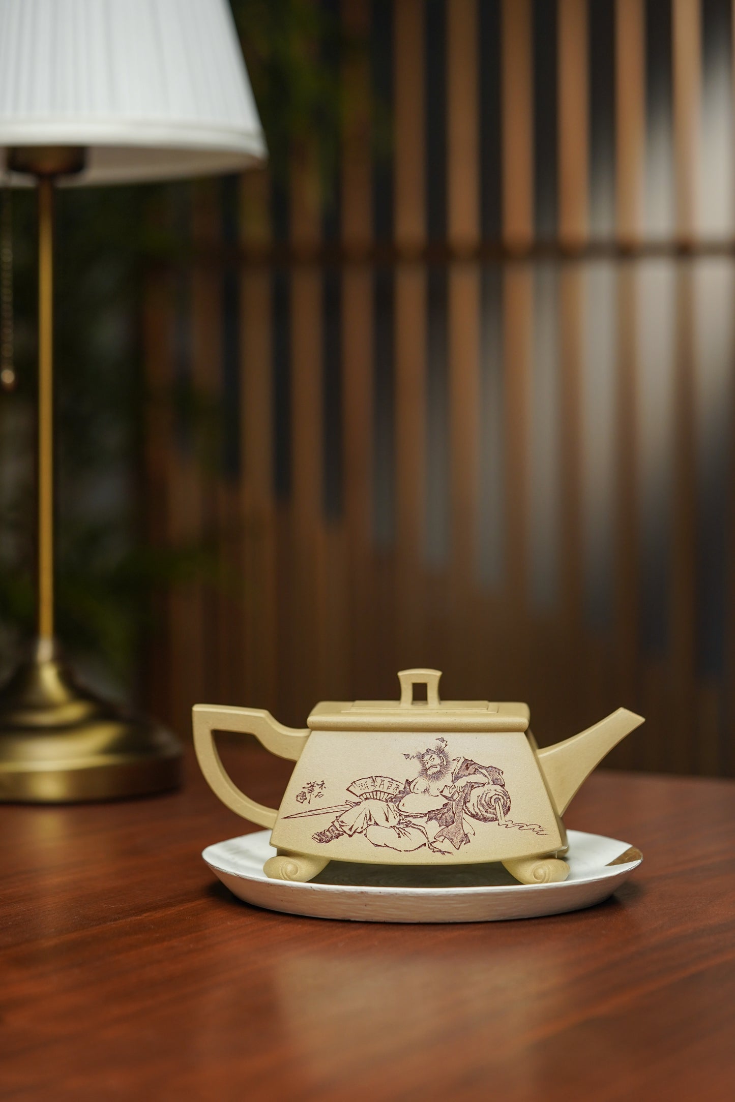 中国紫砂界陶刻巨匠·周伯其(木石）大师刻绘代表作钟馗图《四方祥云壶》——原矿优质本山绿泥·350cc