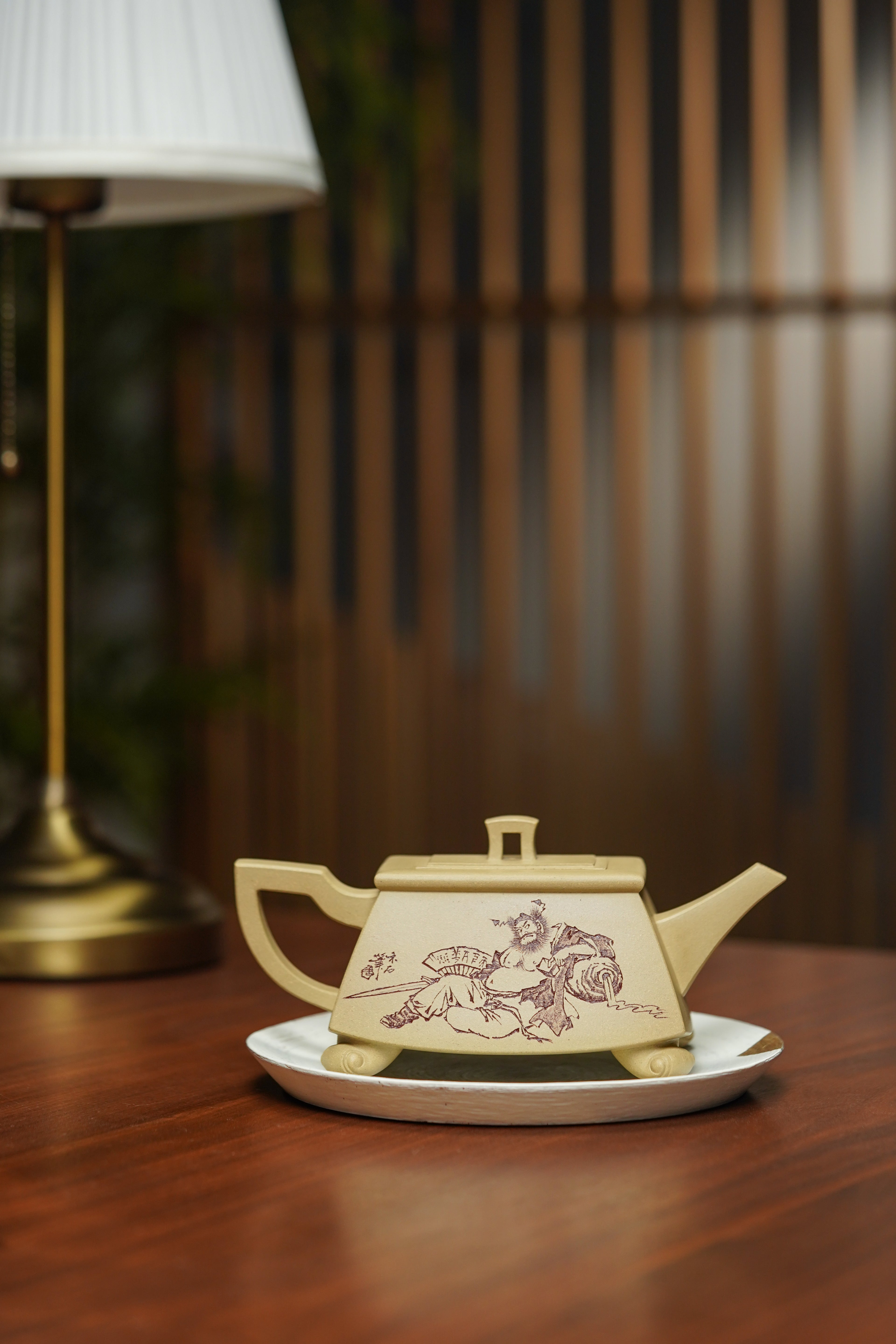 中国紫砂界陶刻巨匠·周伯其(木石）大师刻绘代表作钟馗图《四方祥云壶》——原矿优质本山绿泥·350cc