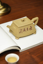 中国紫砂界陶刻巨匠·周伯其(木石）大师刻绘代表作钟馗图《四方祥云壶》——原矿优质本山绿泥·350cc