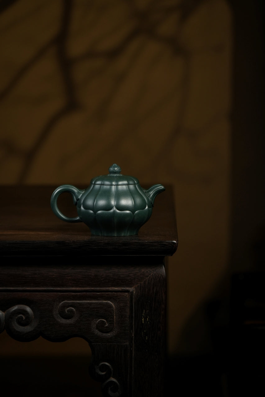 范大生嫡脉·江苏省大师范秀芳·紫砂臻品《合菱壶》 ——优质九龄君子兰·260cc（入册款代表作）