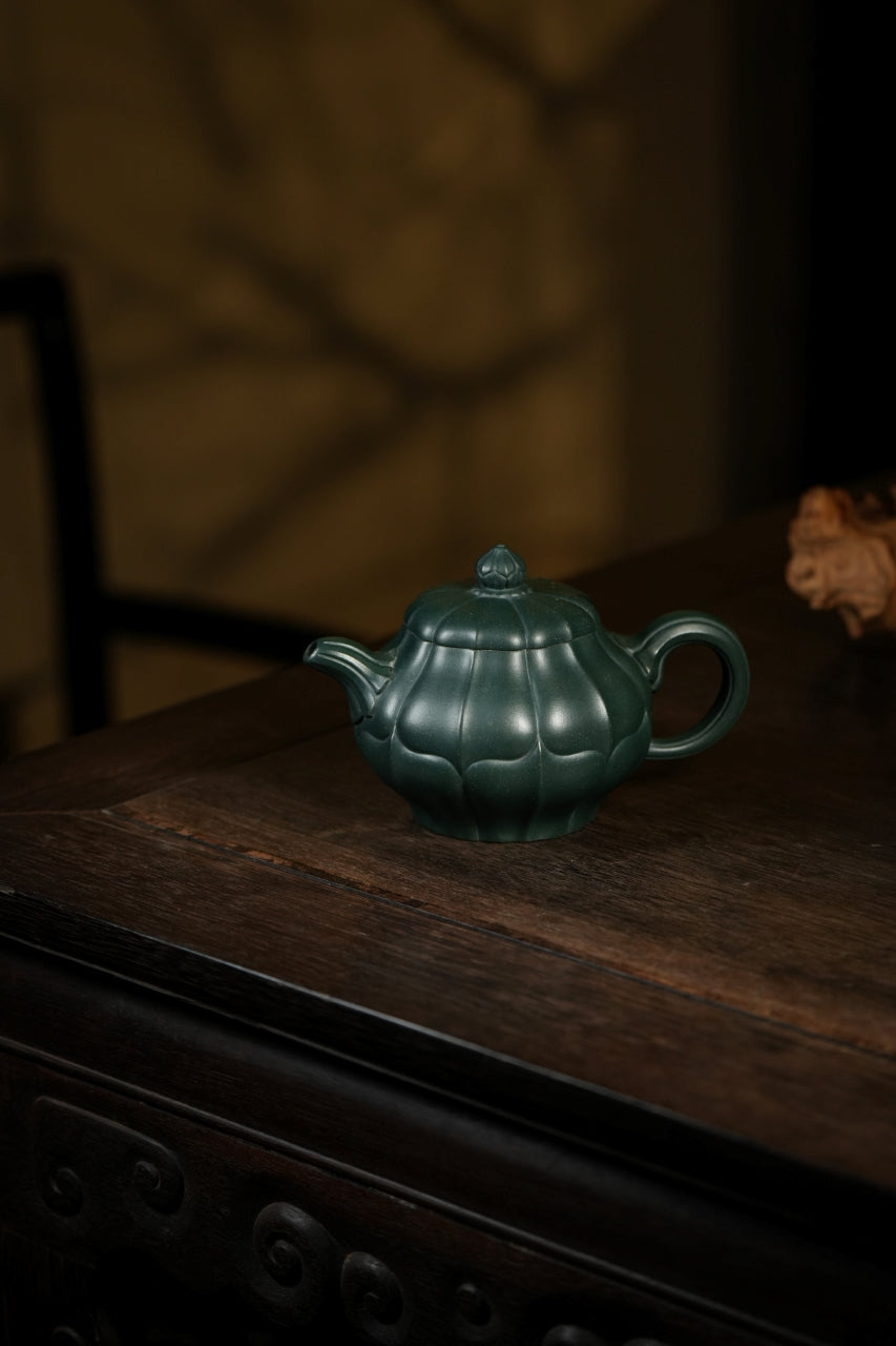 范大生嫡脉·江苏省大师范秀芳·紫砂臻品《合菱壶》 ——优质九龄君子兰·260cc（入册款代表作）