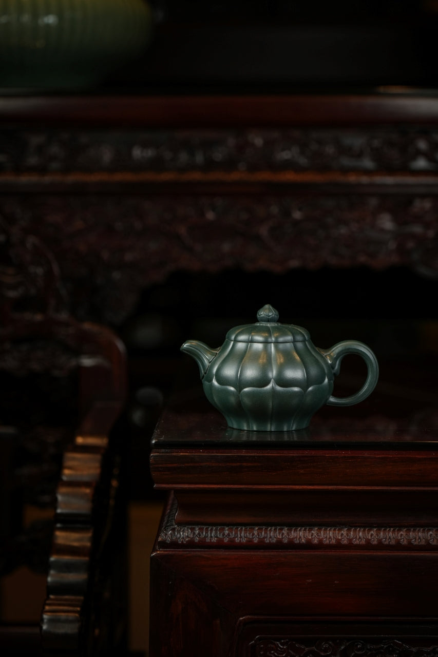 范大生嫡脉·江苏省大师范秀芳·紫砂臻品《合菱壶》 ——优质九龄君子兰·260cc（入册款代表作）