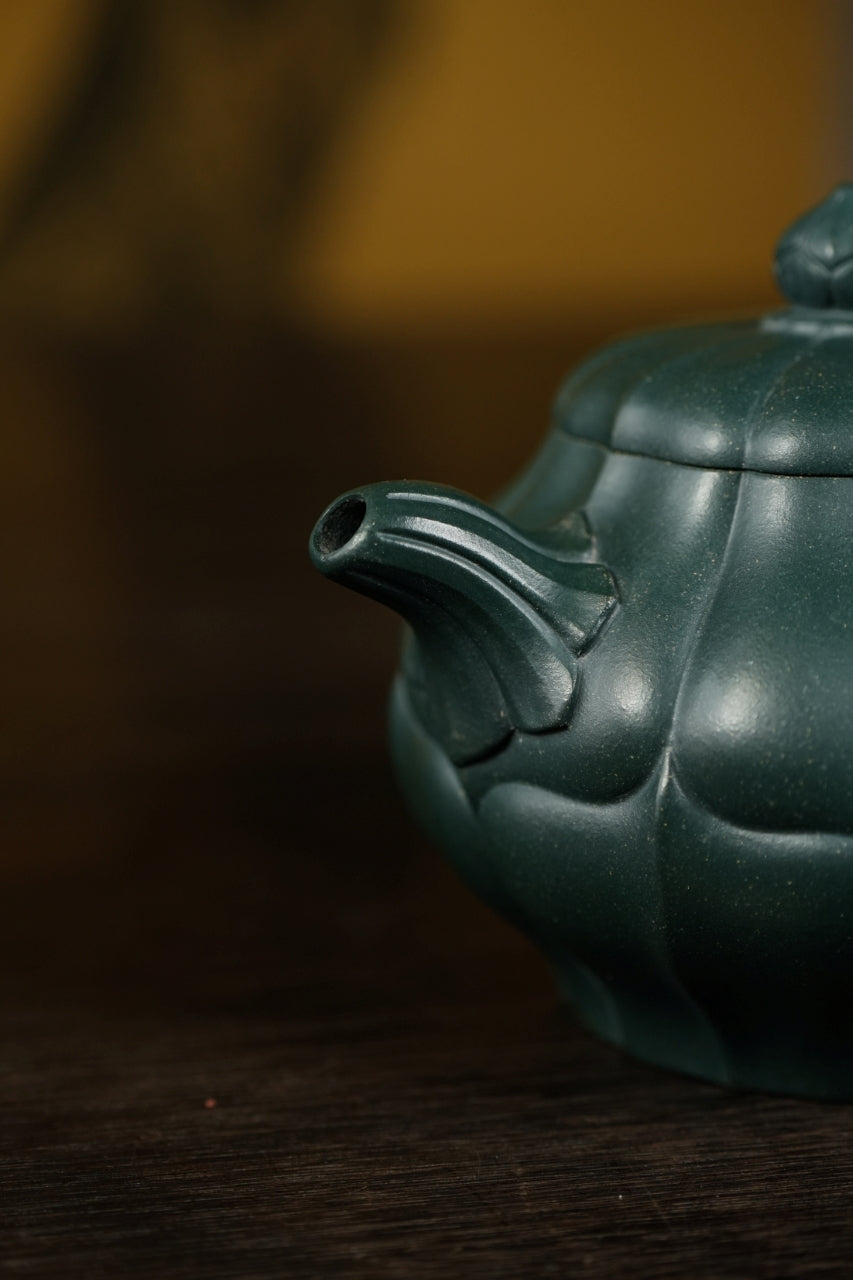 范大生嫡脉·江苏省大师范秀芳·紫砂臻品《合菱壶》 ——优质九龄君子兰·260cc（入册款代表作）