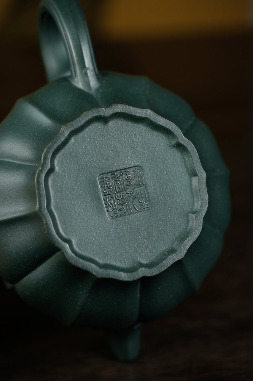 范大生嫡脉·江苏省大师范秀芳·紫砂臻品《合菱壶》 ——优质九龄君子兰·260cc（入册款代表作）