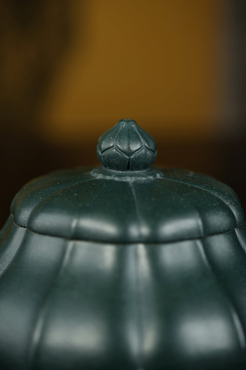 范大生嫡脉·江苏省大师范秀芳·紫砂臻品《合菱壶》 ——优质九龄君子兰·260cc（入册款代表作）