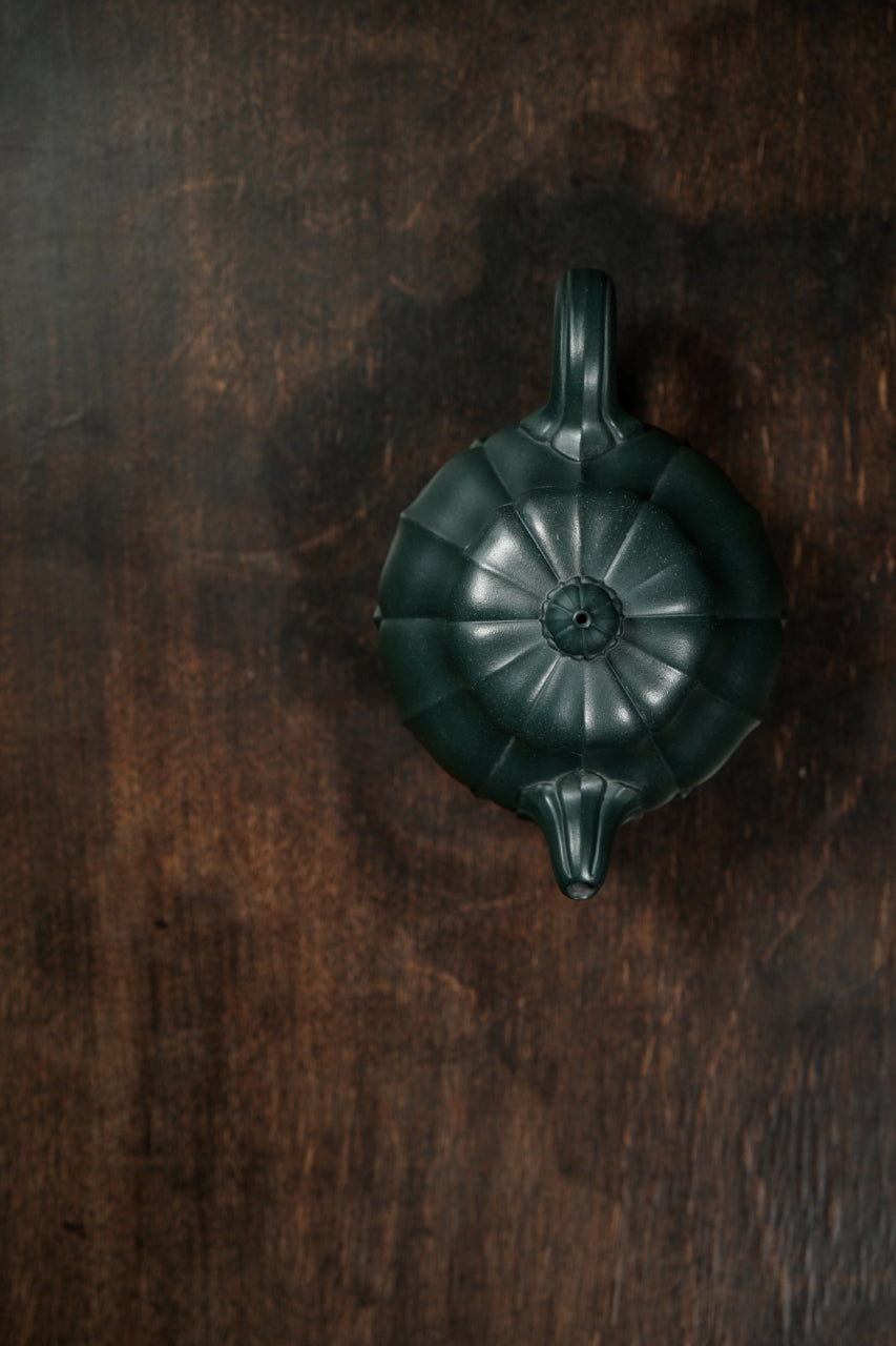 范大生嫡脉·江苏省大师范秀芳·紫砂臻品《合菱壶》 ——优质九龄君子兰·260cc（入册款代表作）