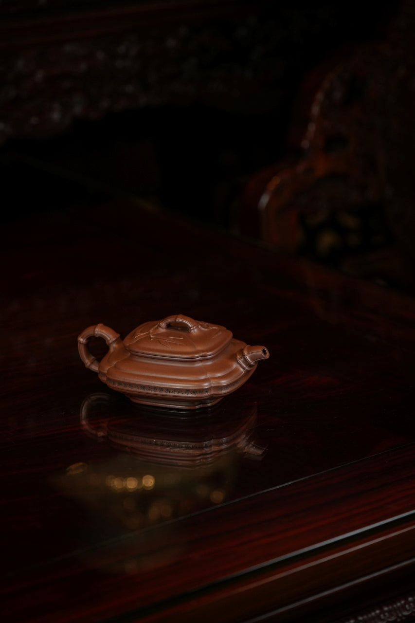 范大生嫡脉｜范秀芳制 范伟群装饰｜双省大师联诀紫砂臻品《四方扁竹鼓壶》 ——原矿优质底槽清 200cc（入册款代表作）
