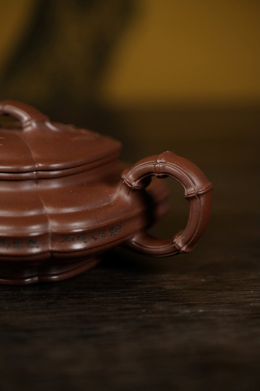 范大生嫡脉｜范秀芳制 范伟群装饰｜双省大师联诀紫砂臻品《四方扁竹鼓壶》 ——原矿优质底槽清 200cc（入册款代表作）