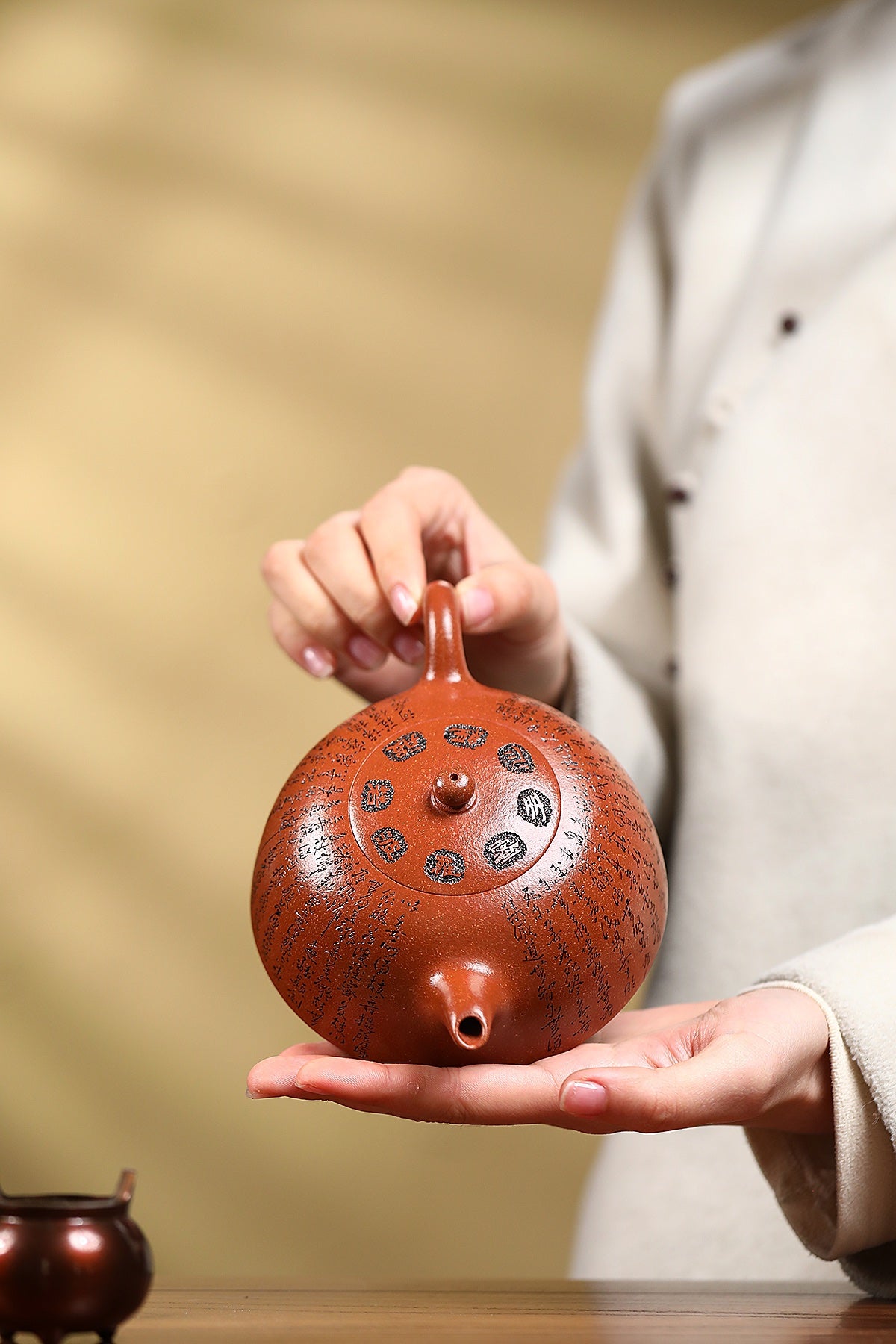 郑求标大师｜双心经至尊禅意臻品·大拍+金奖+馆藏【心经半月壶】——原矿优质降坡泥·300cc ——紫砂心经刻绘大师·郑求标 恭刻 - ZishaTeapotChina