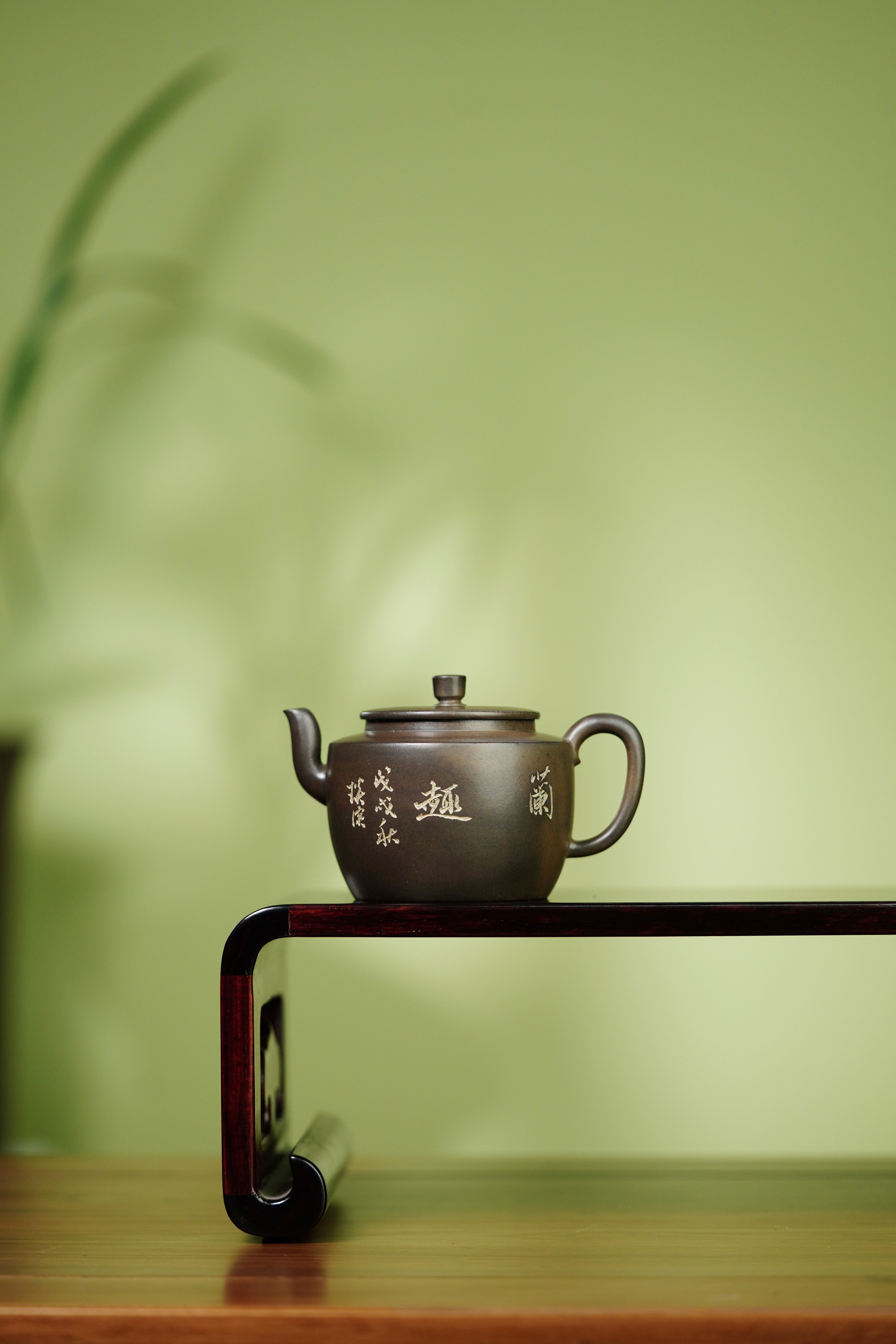 蒋琰滨大师高奢潜力臻品【汲古壶】刀笔双绝——原矿优质老紫泥柴烧·170cc——宜兴市陶刻协会会长·蒋琰滨·亲工