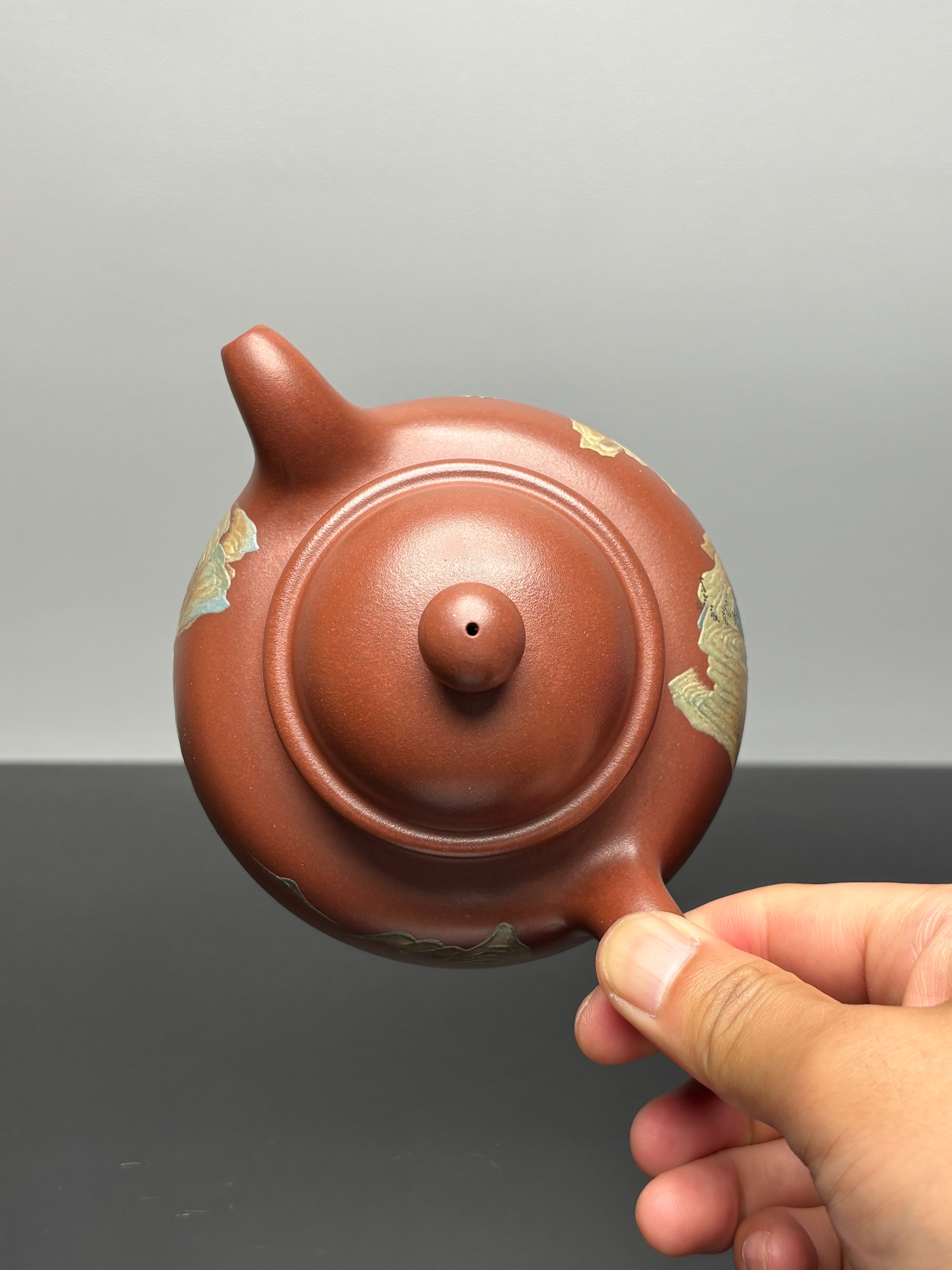 御供江山·三师合璧传世重器｜江建翔嫡传 杜益君亲制《寿珍掇球壶》泥料：原矿优质底槽青 | 容量：500cc