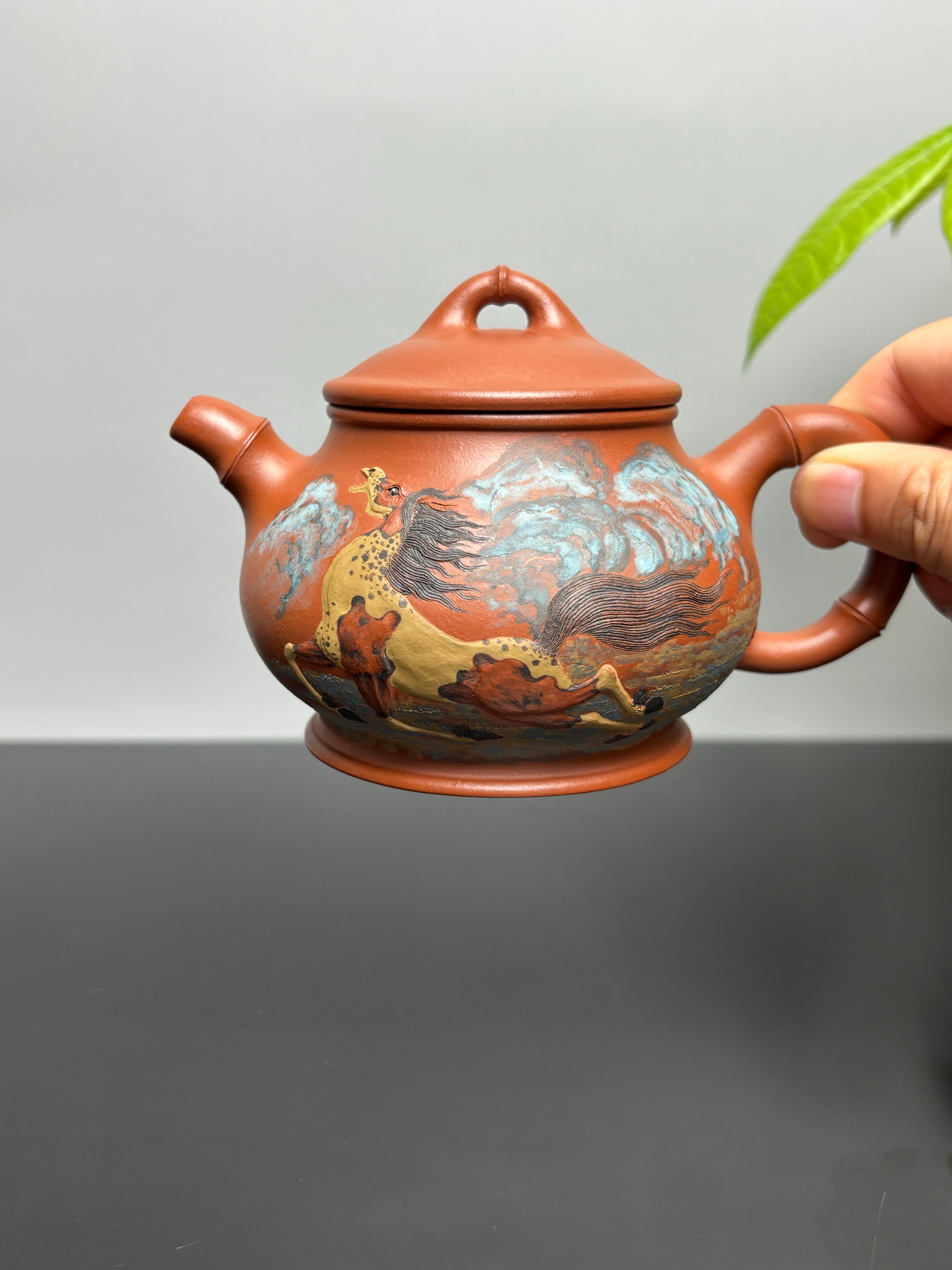 紫砂堆塑·高端臻品 | 彭金格大师孤品重器【竹香潘壶】——原矿优质老清水泥·330cc