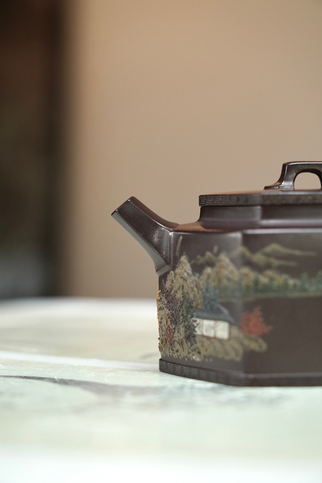 紫砂界80后方器巨匠巅峰臻品《回纹六方壶》甄选原矿优质纯紫老泥·220cc，料工合一、品质顶级