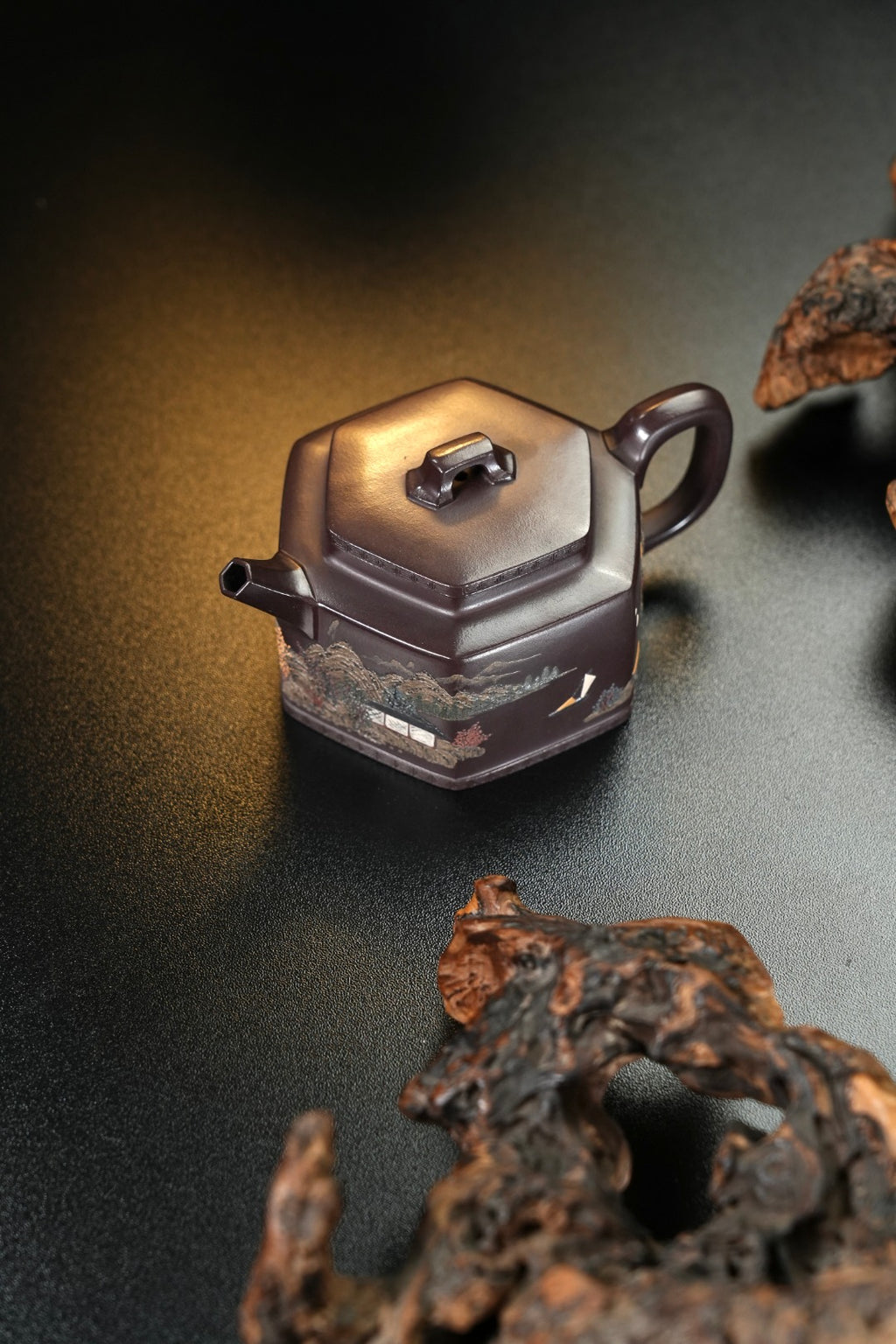 紫砂界80后方器巨匠巅峰臻品《回纹六方壶》甄选原矿优质纯紫老泥·220cc，料工合一、品质顶级