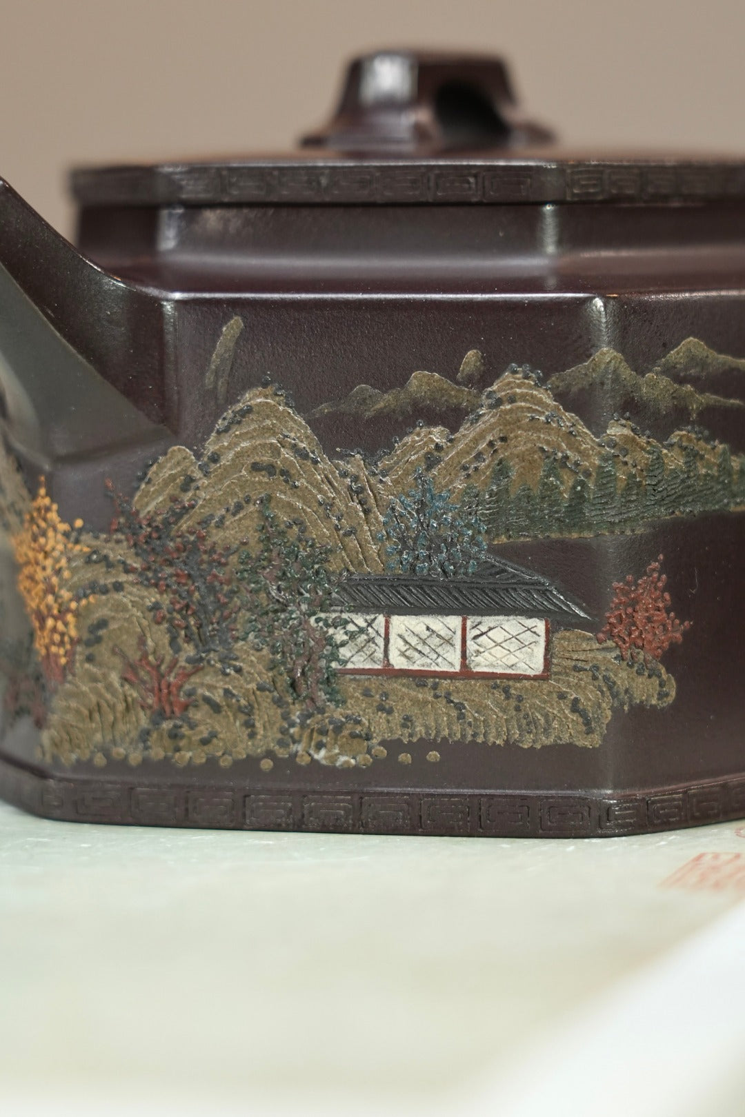 紫砂界80后方器巨匠巅峰臻品《回纹六方壶》甄选原矿优质纯紫老泥·220cc，料工合一、品质顶级