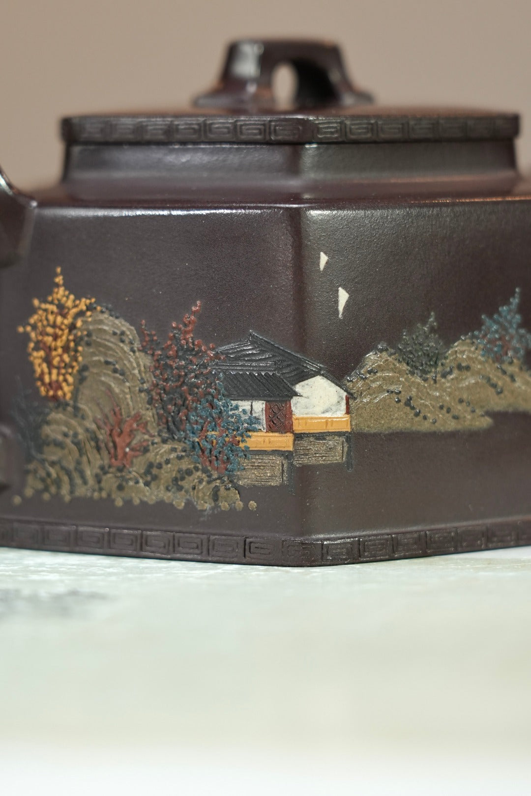 紫砂界80后方器巨匠巅峰臻品《回纹六方壶》甄选原矿优质纯紫老泥·220cc，料工合一、品质顶级