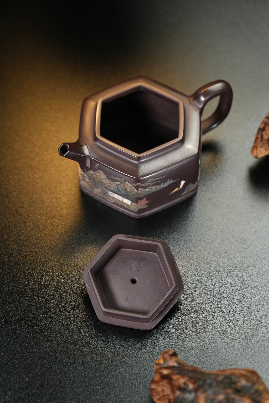 紫砂界80后方器巨匠巅峰臻品《回纹六方壶》甄选原矿优质纯紫老泥·220cc，料工合一、品质顶级