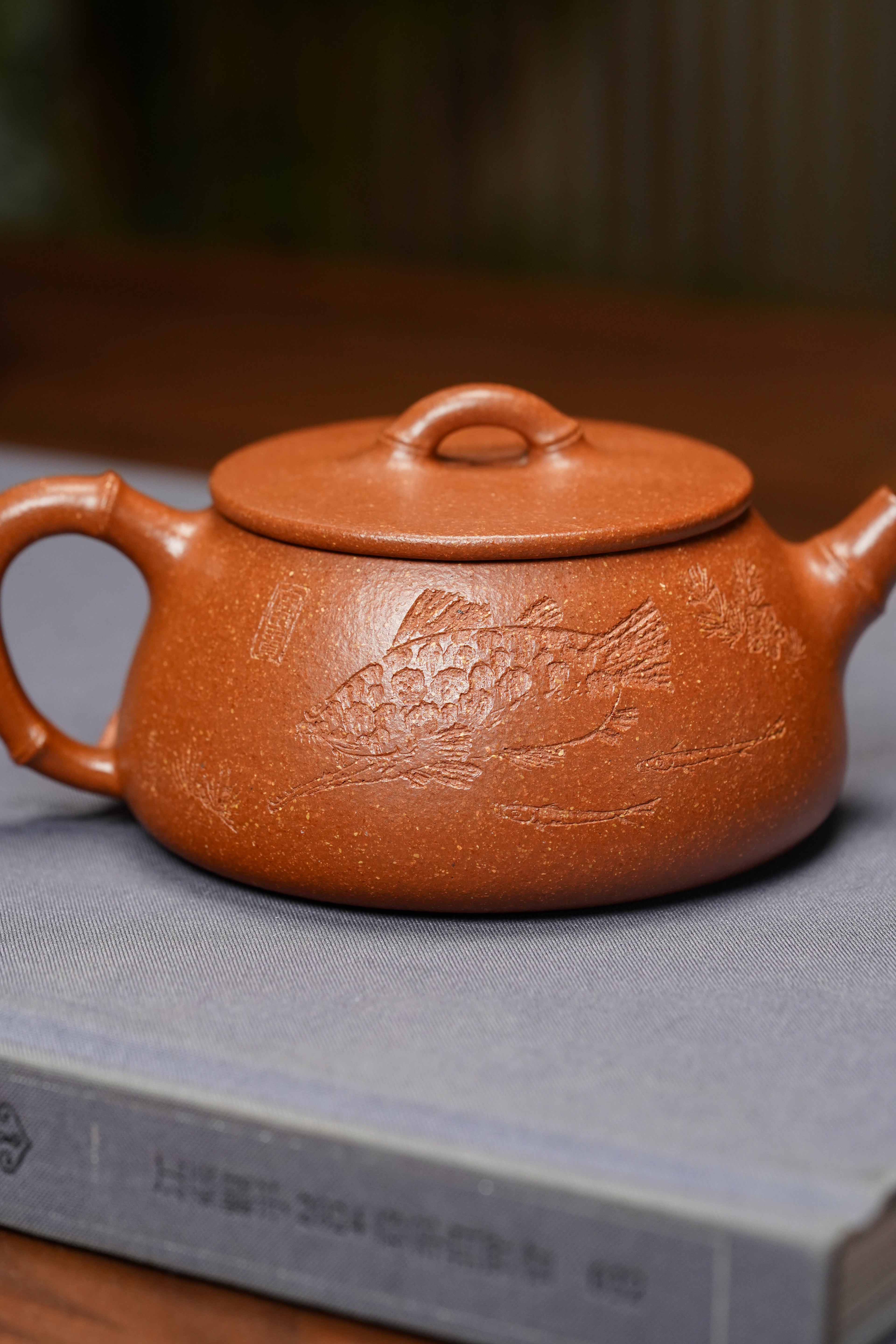 范泽锋高徒·邱爽紫砂潜力重器《竹节大口石瓢》——原矿优质金降坡·190cc ——江苏省级大师·邱爽 亲制 ——中国陶瓷艺术大师·邱玉林装饰