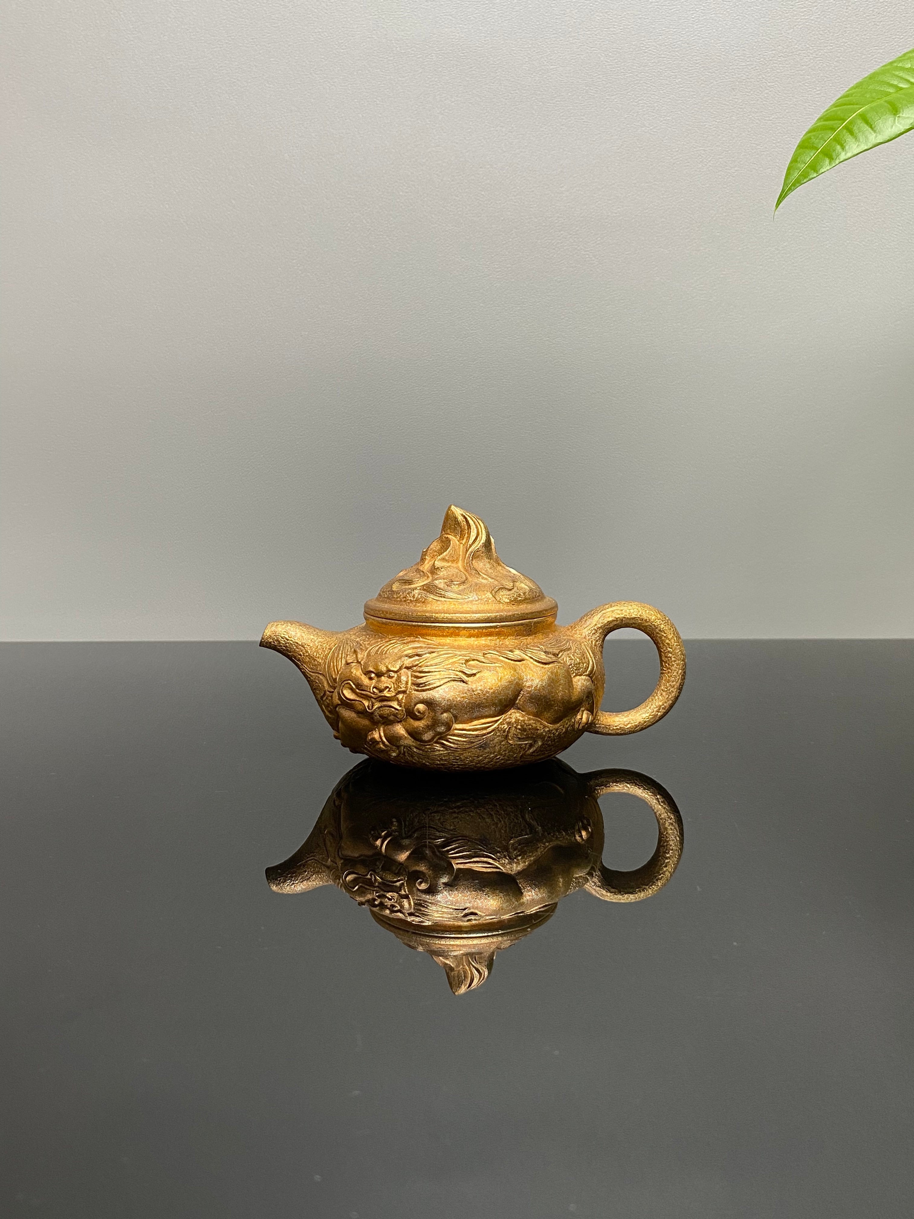 紫砂与雕塑融合·原创艺术重器【财运亨通壶】——原矿优质紫茄泥·200cc（黄金贝壳烧） ——原创紫砂艺术家·朱红景