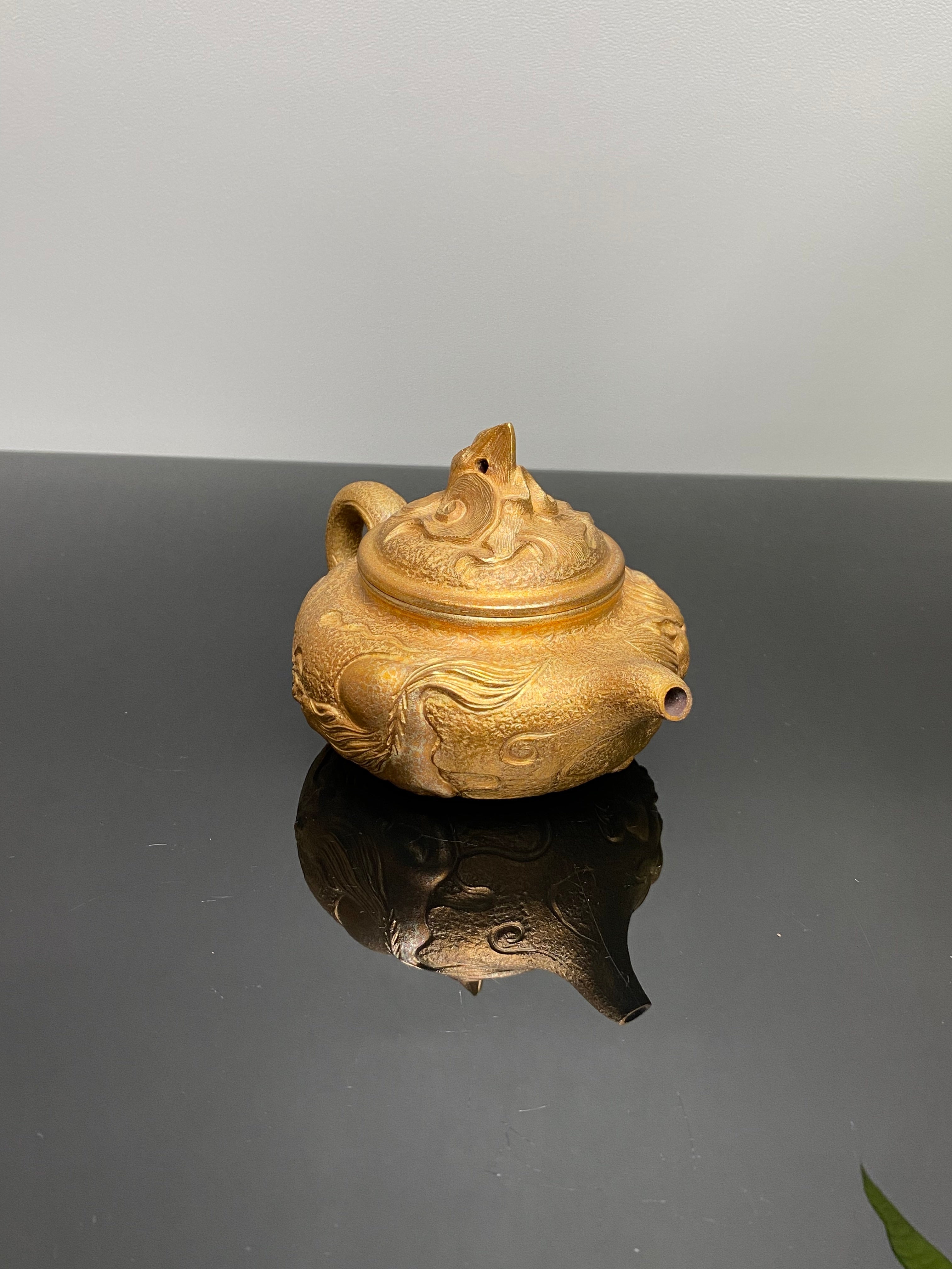 紫砂与雕塑融合·原创艺术重器【财运亨通壶】——原矿优质紫茄泥·200cc（黄金贝壳烧） ——原创紫砂艺术家·朱红景