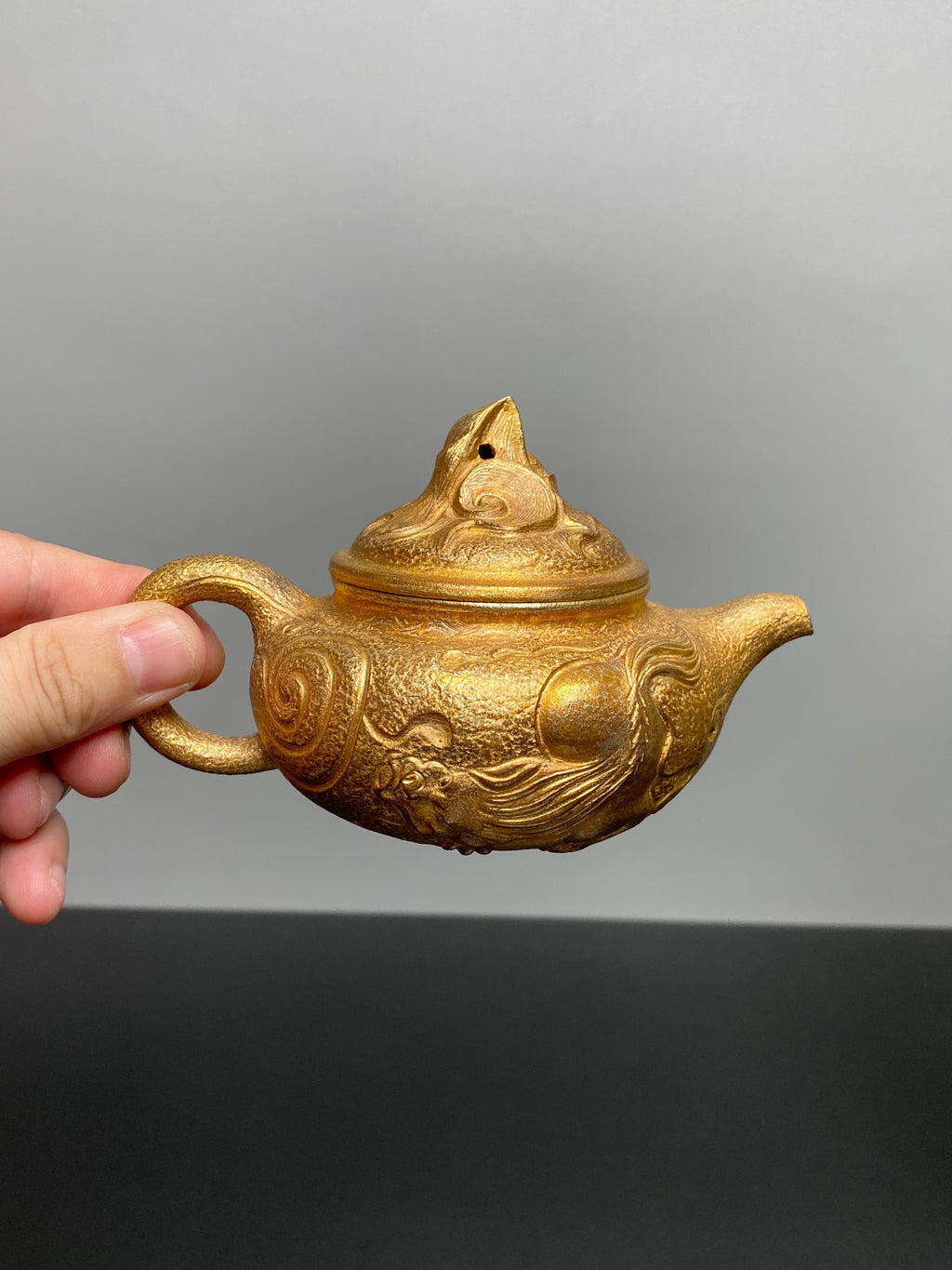 紫砂与雕塑融合·原创艺术重器【财运亨通壶】——原矿优质紫茄泥·200cc（黄金贝壳烧） ——原创紫砂艺术家·朱红景