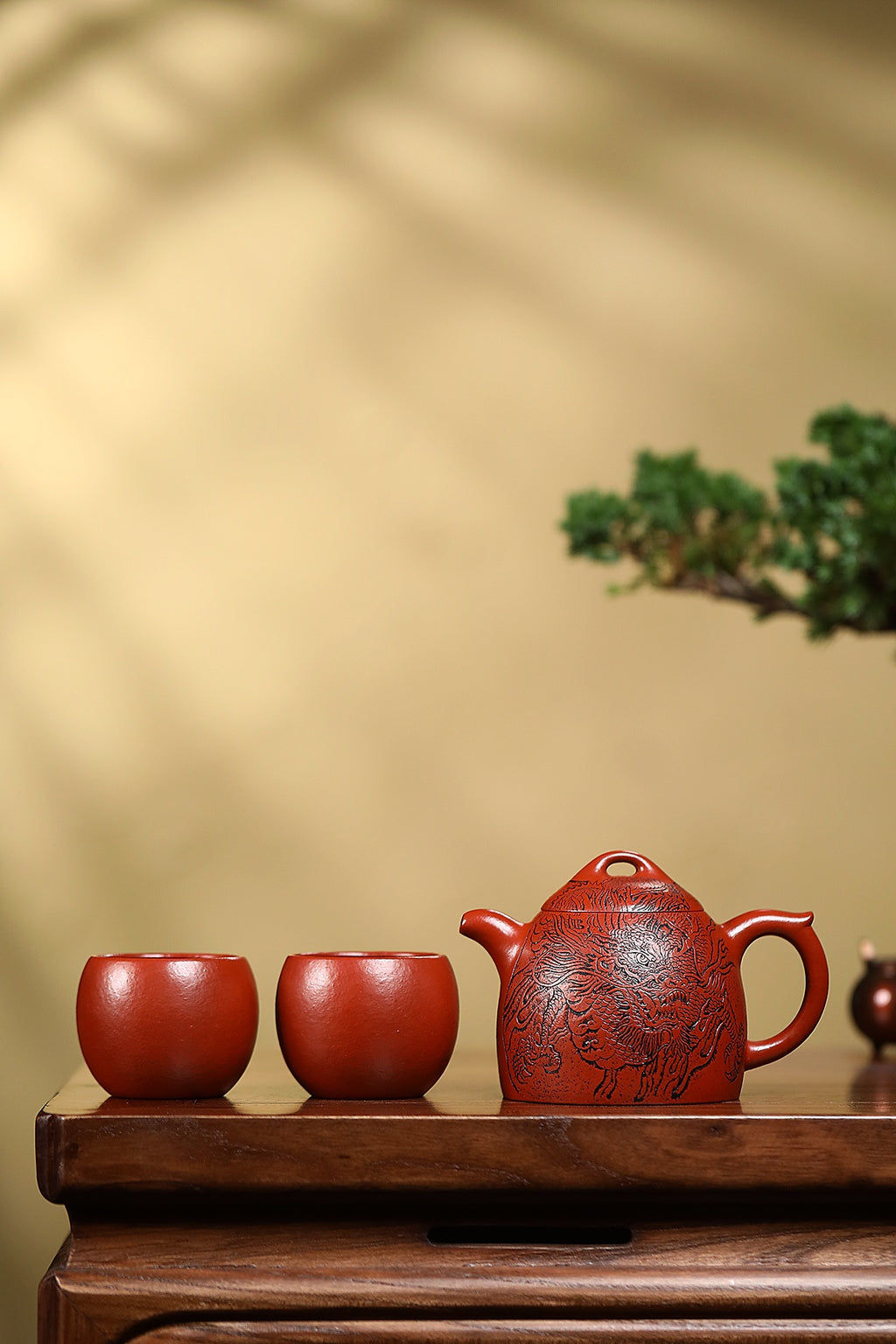 紫砂四小龙·江建翔大弟子·正高鲁老师·苍龙出云《秦权壶》赠送高端主人杯二个 ——原矿优质大红袍· 230cc