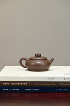 聚宝盆·全手工本色泥绘 /容量250cc/极品老段泥 身身俊秀稳重，剑流壶嘴舒展清和