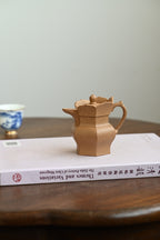 僧帽·全手工  /容量120cc/极品段泥 “僧帽壶”的造型棱角分明、精雅独到