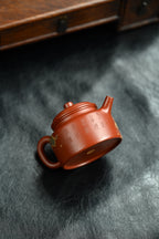 德钟· 全手工/泥绘名家全玲泥绘作品 /容量170cc/原矿朱泥 德钟壶寓意在“上德不德，是以有德”