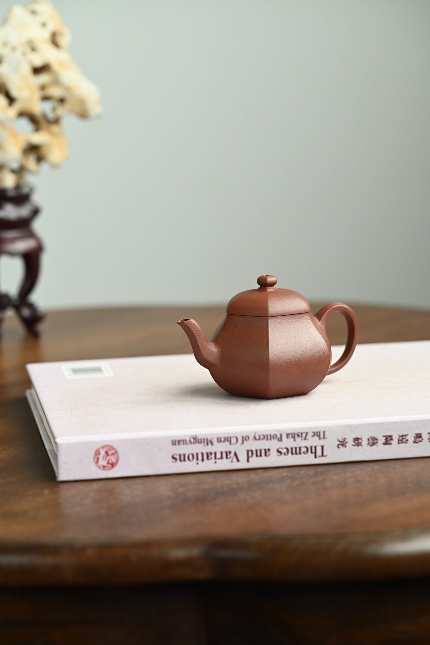 六方梨形·全手工薄胎 /容量110cc/原矿底槽清 以六方做梨壶，壶身上敛下丰走韵