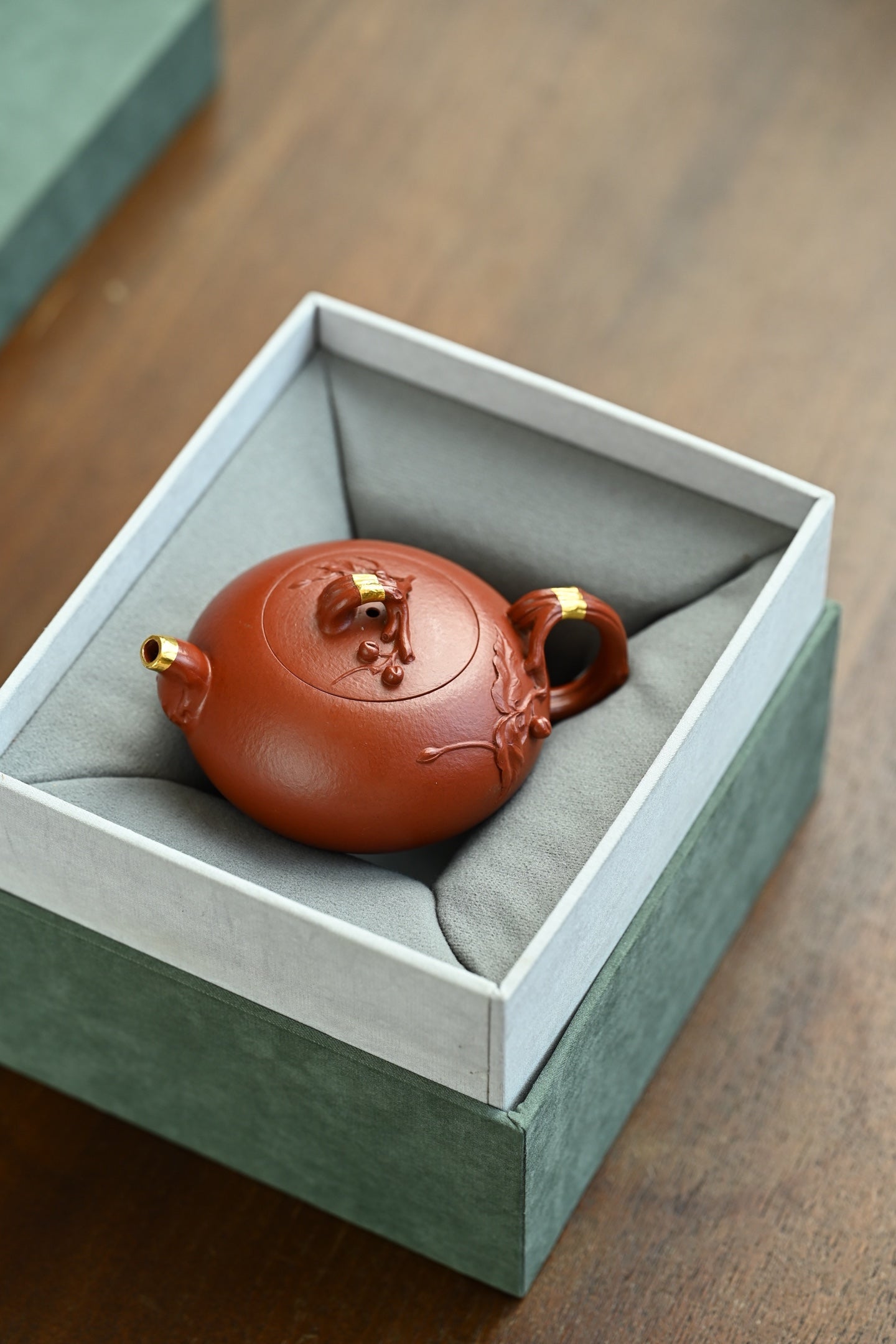 硕果·全手工/极厚包24k真金 容量150cc/家藏朱泥 壶身若一瓜果，圆润饱满，尽显丰硕之味