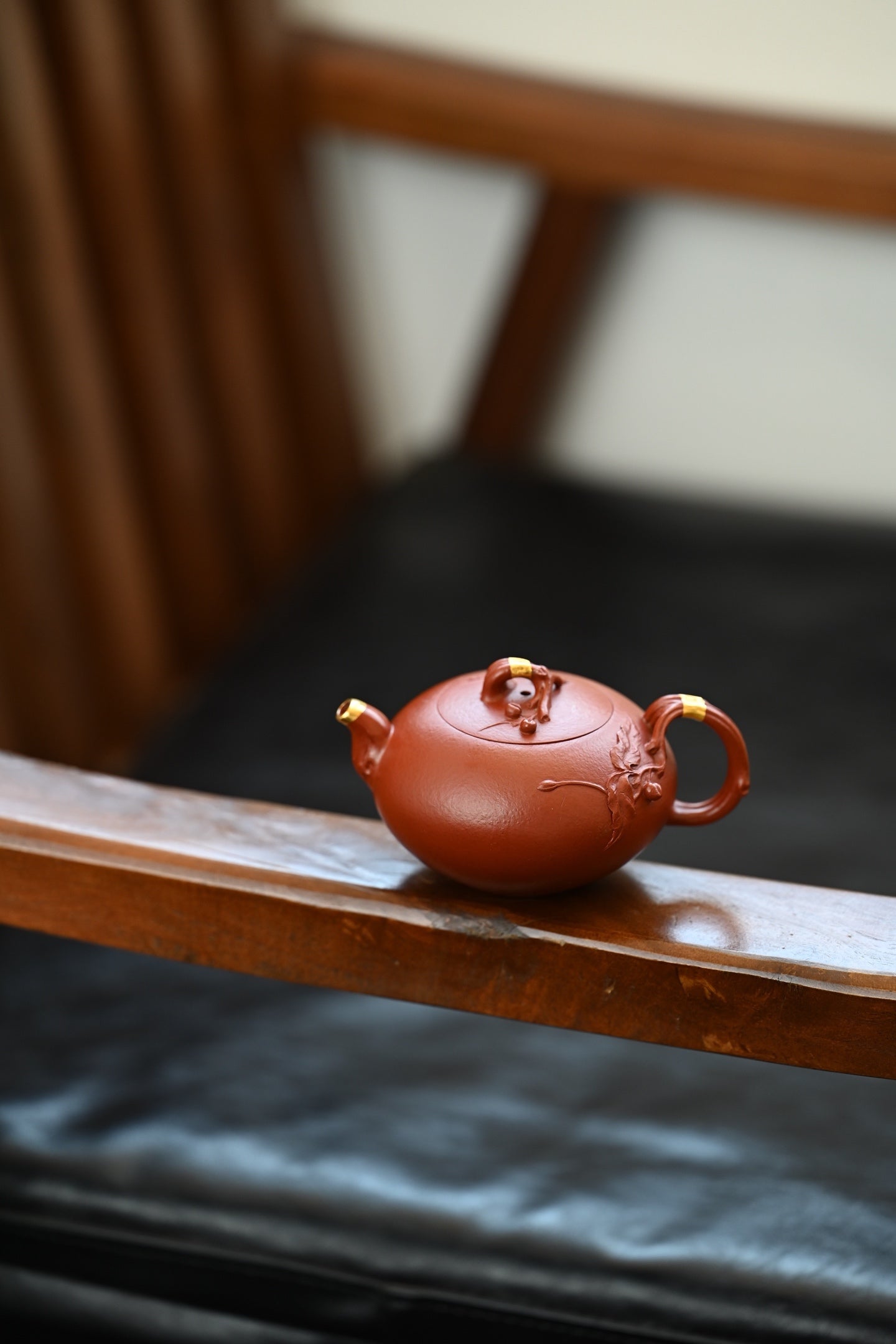硕果·全手工/极厚包24k真金 容量150cc/家藏朱泥 壶身若一瓜果，圆润饱满，尽显丰硕之味