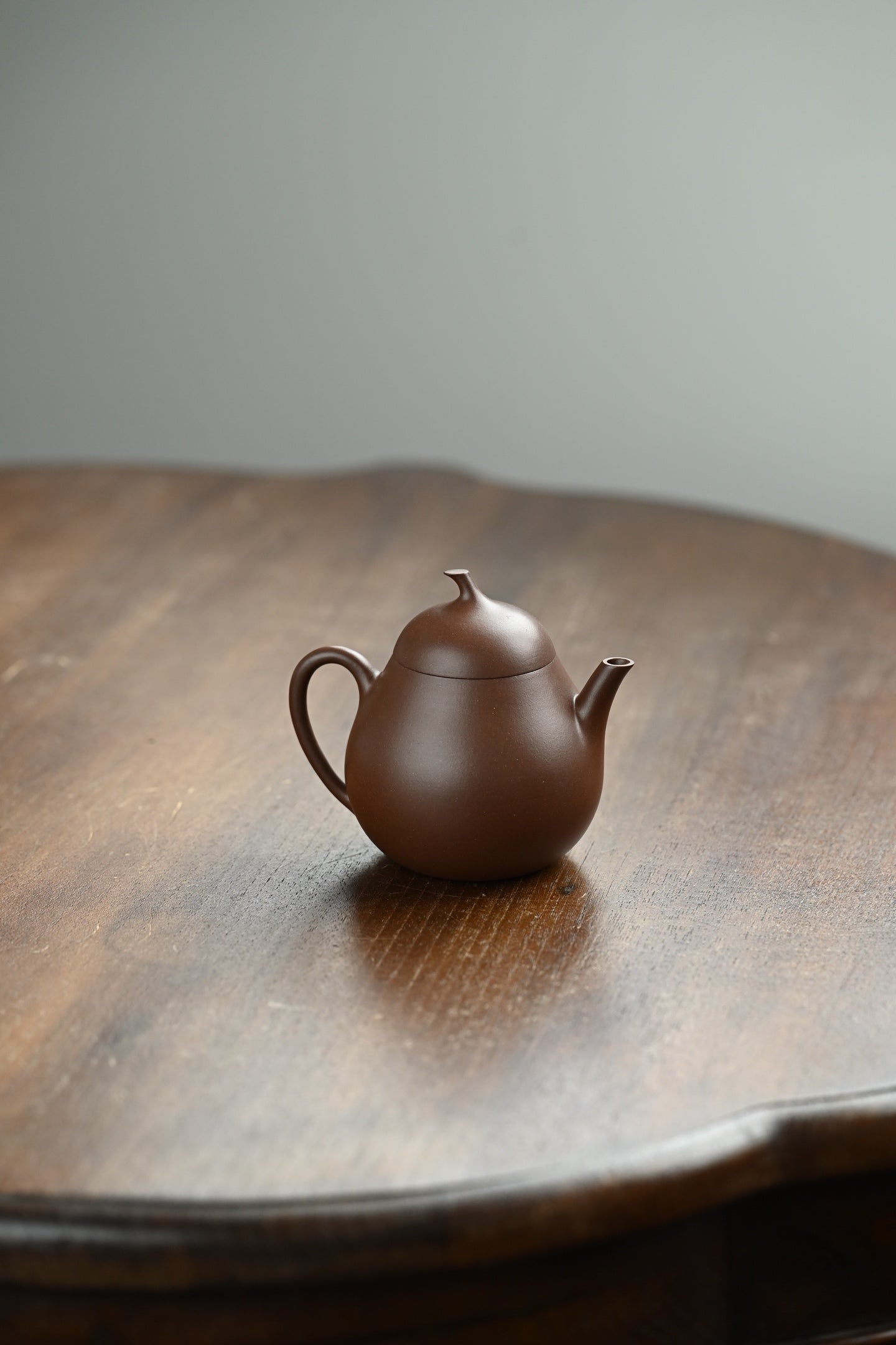 茄瓜·全手工 /容量180cc/原矿老紫泥 形式娇巧，若一茄瓜熟落，湾流微微翘起