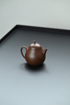 茄瓜·全手工 /容量180cc/原矿老紫泥 形式娇巧，若一茄瓜熟落，湾流微微翘起
