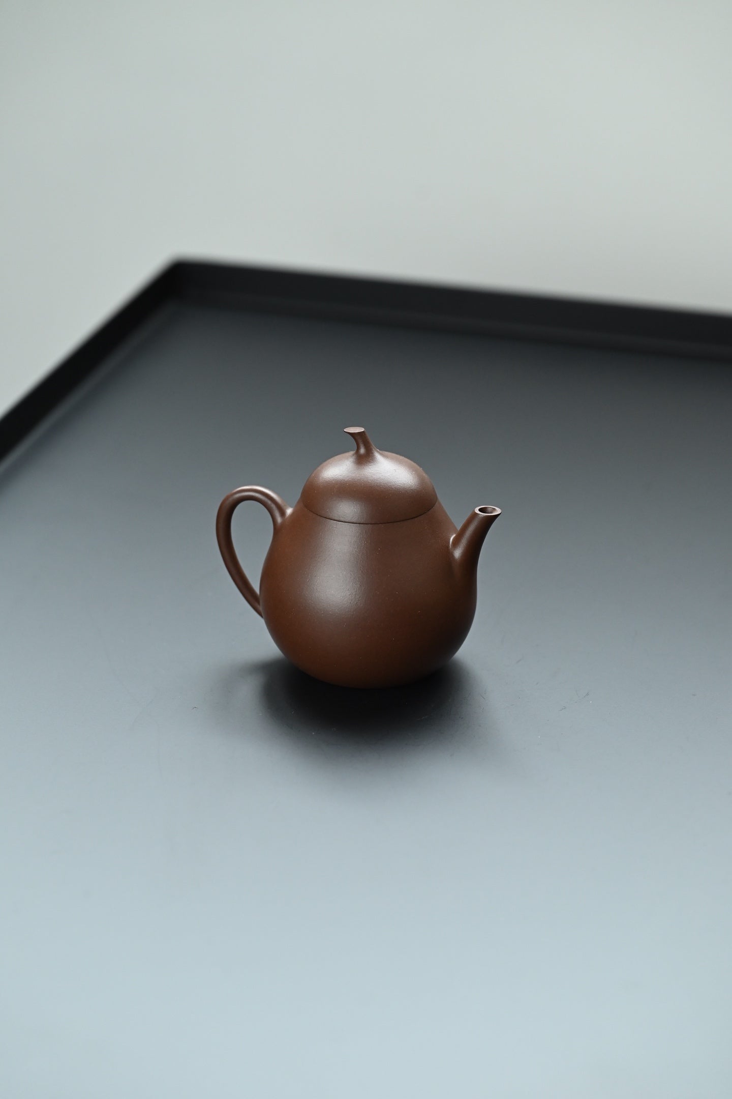 茄瓜·全手工 /容量180cc/原矿老紫泥 形式娇巧，若一茄瓜熟落，湾流微微翘起