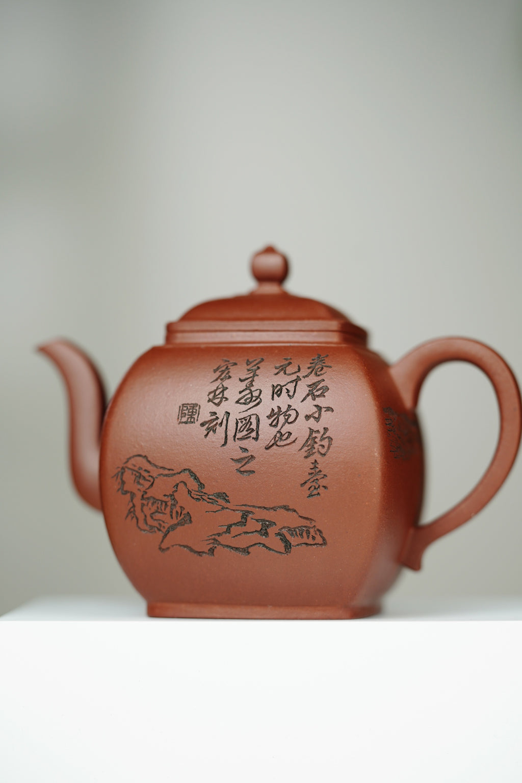 宏林山水·礼藏至尊｜紫砂界山水陶刻标杆｜陈宏林大师传世巅峰臻品【四方宫灯壶】——原矿优质底槽清·160cc