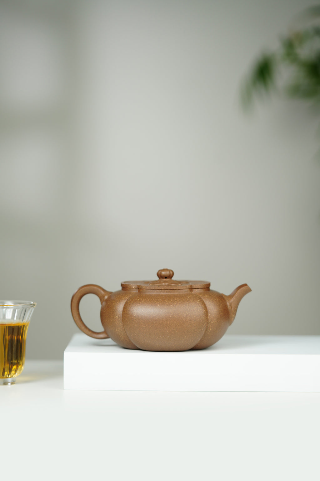 大生壶第四代嫡传·省大师范秀芳臻品《海棠如意壶》——原矿优质老段泥·230cc ——江苏省陶瓷艺术大师·范秀芳 制