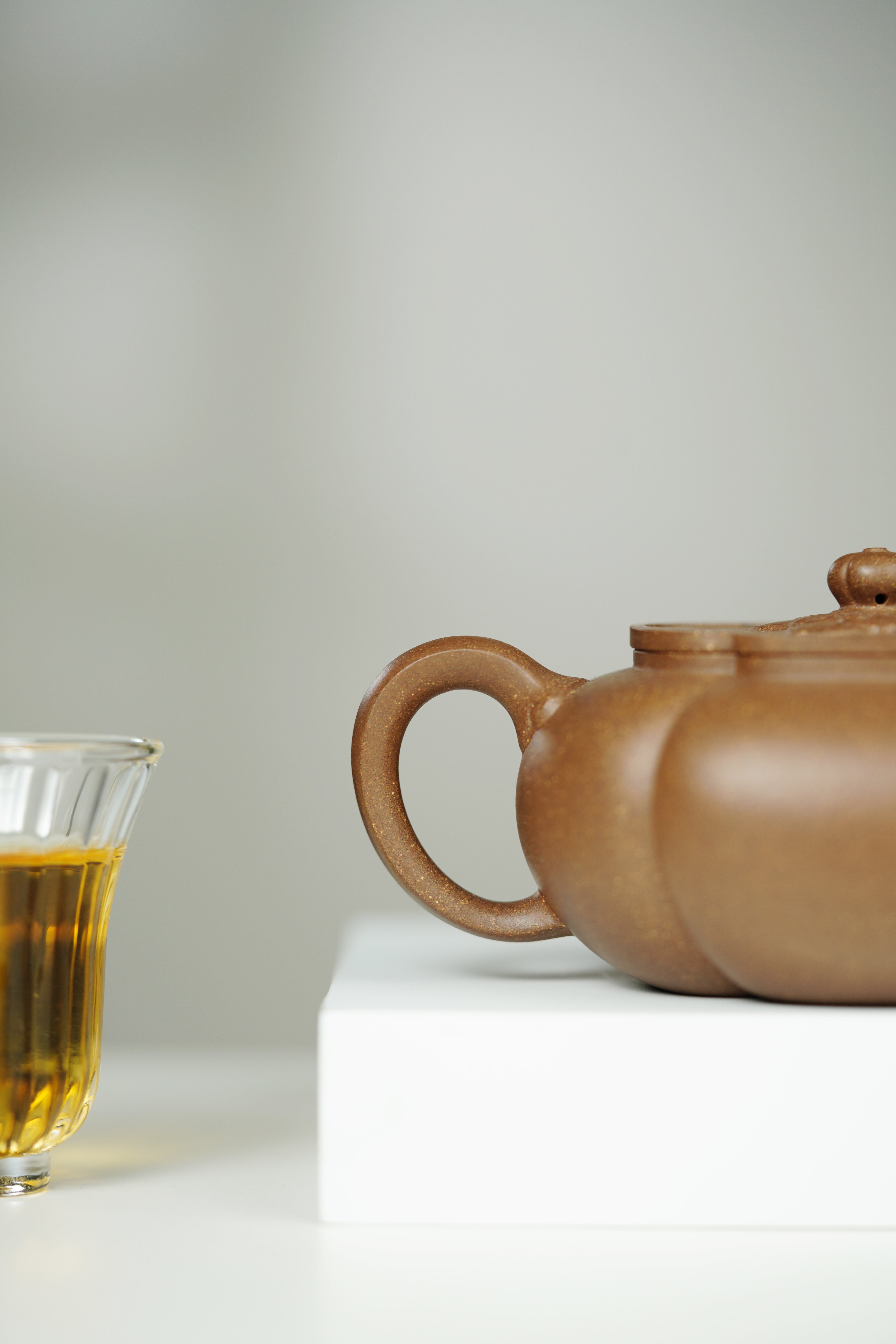 大生壶第四代嫡传·省大师范秀芳臻品《海棠如意壶》——原矿优质老段泥·230cc ——江苏省陶瓷艺术大师·范秀芳 制