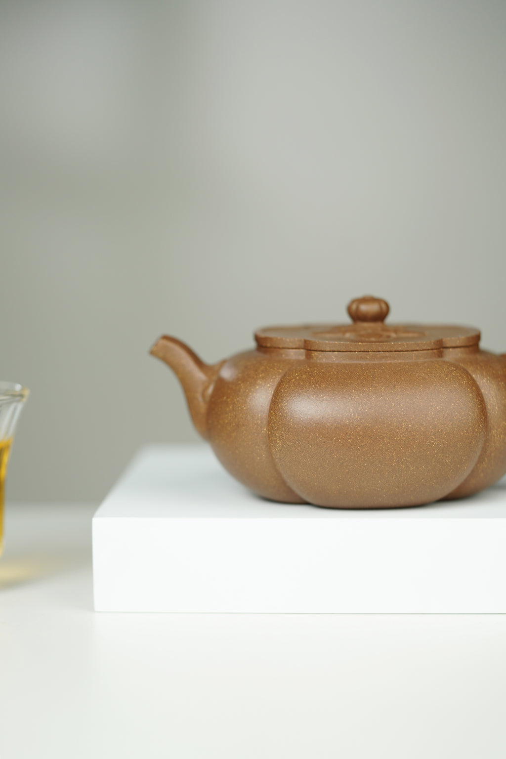 大生壶第四代嫡传·省大师范秀芳臻品《海棠如意壶》——原矿优质老段泥·230cc ——江苏省陶瓷艺术大师·范秀芳 制
