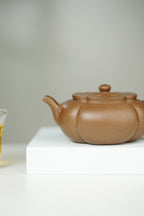 大生壶第四代嫡传·省大师范秀芳臻品《海棠如意壶》——原矿优质老段泥·230cc ——江苏省陶瓷艺术大师·范秀芳 制