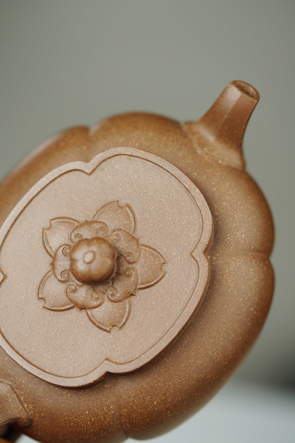 大生壶第四代嫡传·省大师范秀芳臻品《海棠如意壶》——原矿优质老段泥·230cc ——江苏省陶瓷艺术大师·范秀芳 制