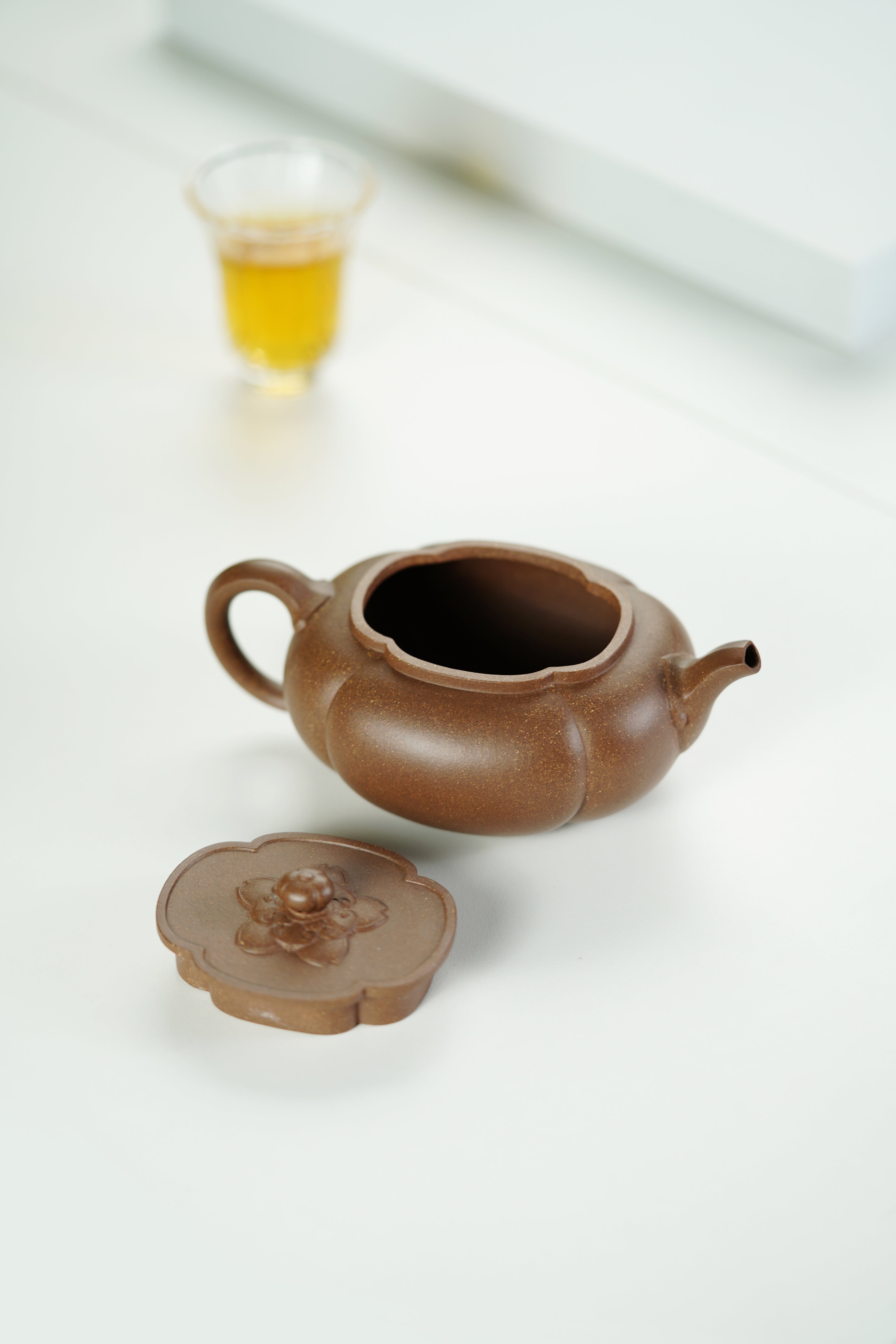 大生壶第四代嫡传·省大师范秀芳臻品《海棠如意壶》——原矿优质老段泥·230cc ——江苏省陶瓷艺术大师·范秀芳 制